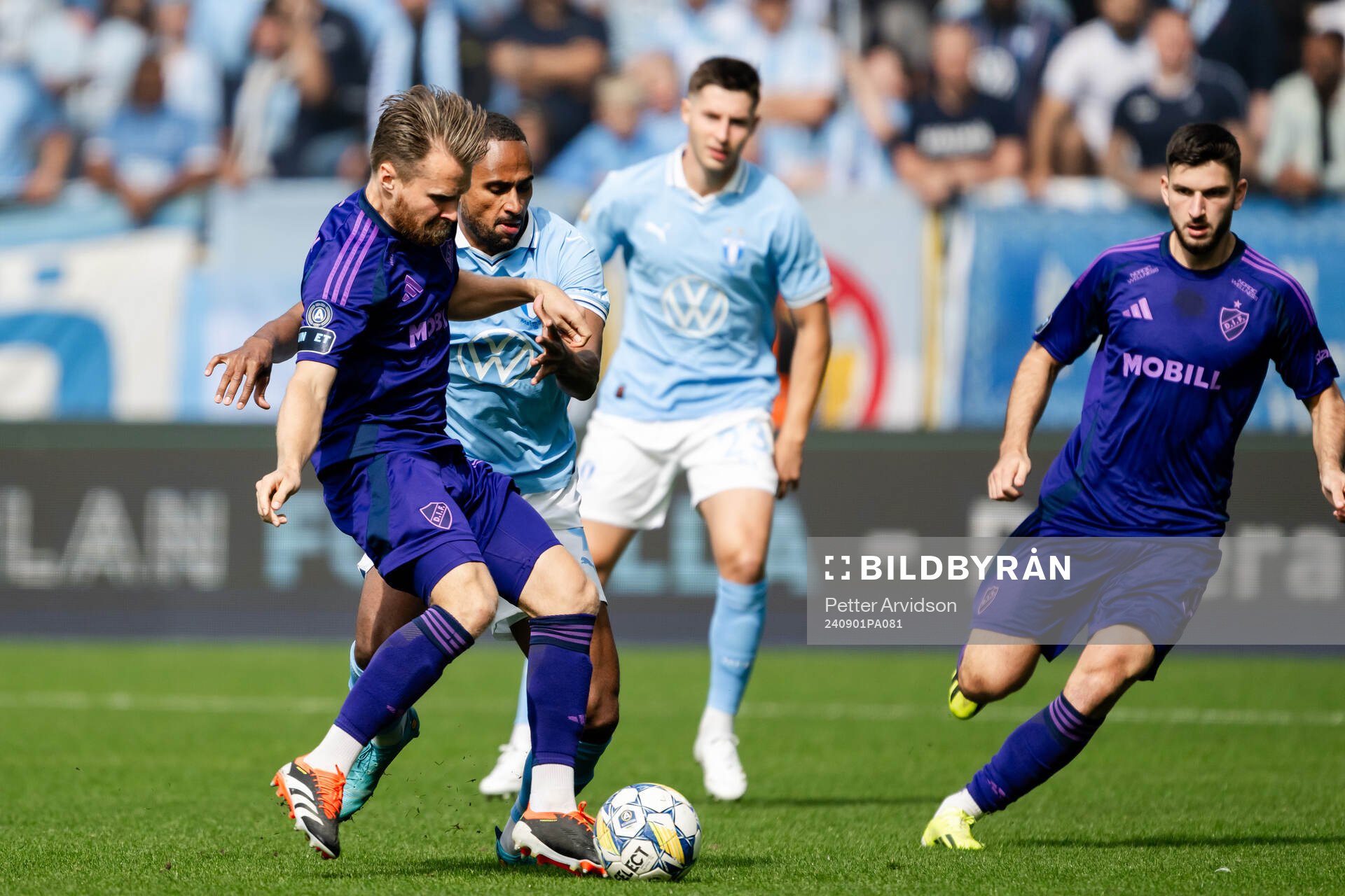 Djurgårdens Jacob Larsson och Malmö FFs Isaac Kiese Thelin