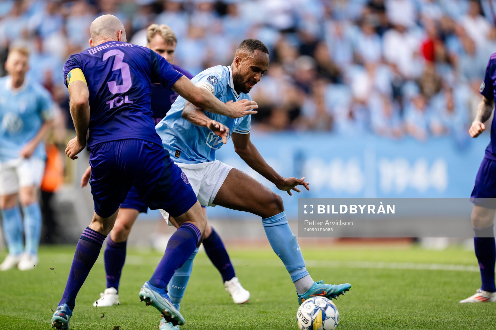 Djurgårdens Marcus Danielson och Malmö FFs Isaac Kiese