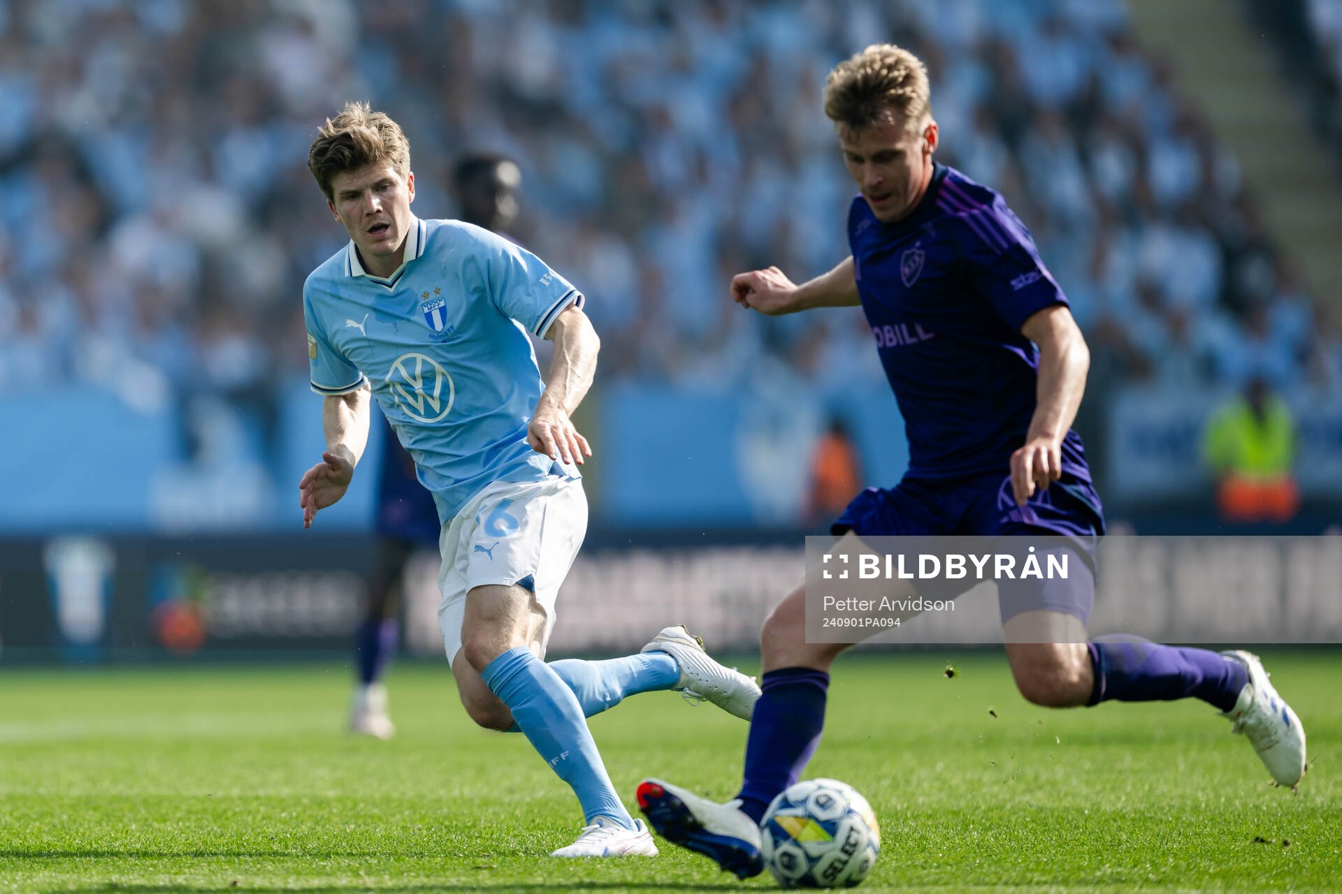 Malmö FFs Oliver Berg och Djurgårdens Rasmus Schuller
