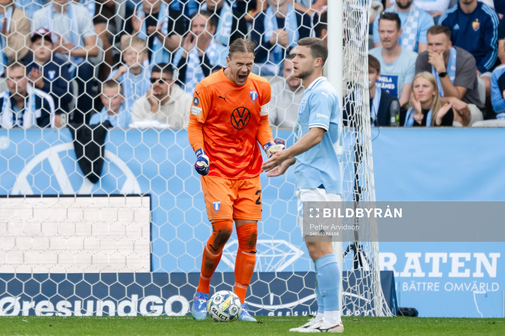 Malmö FFs målvakt Johan Dahlin jublar