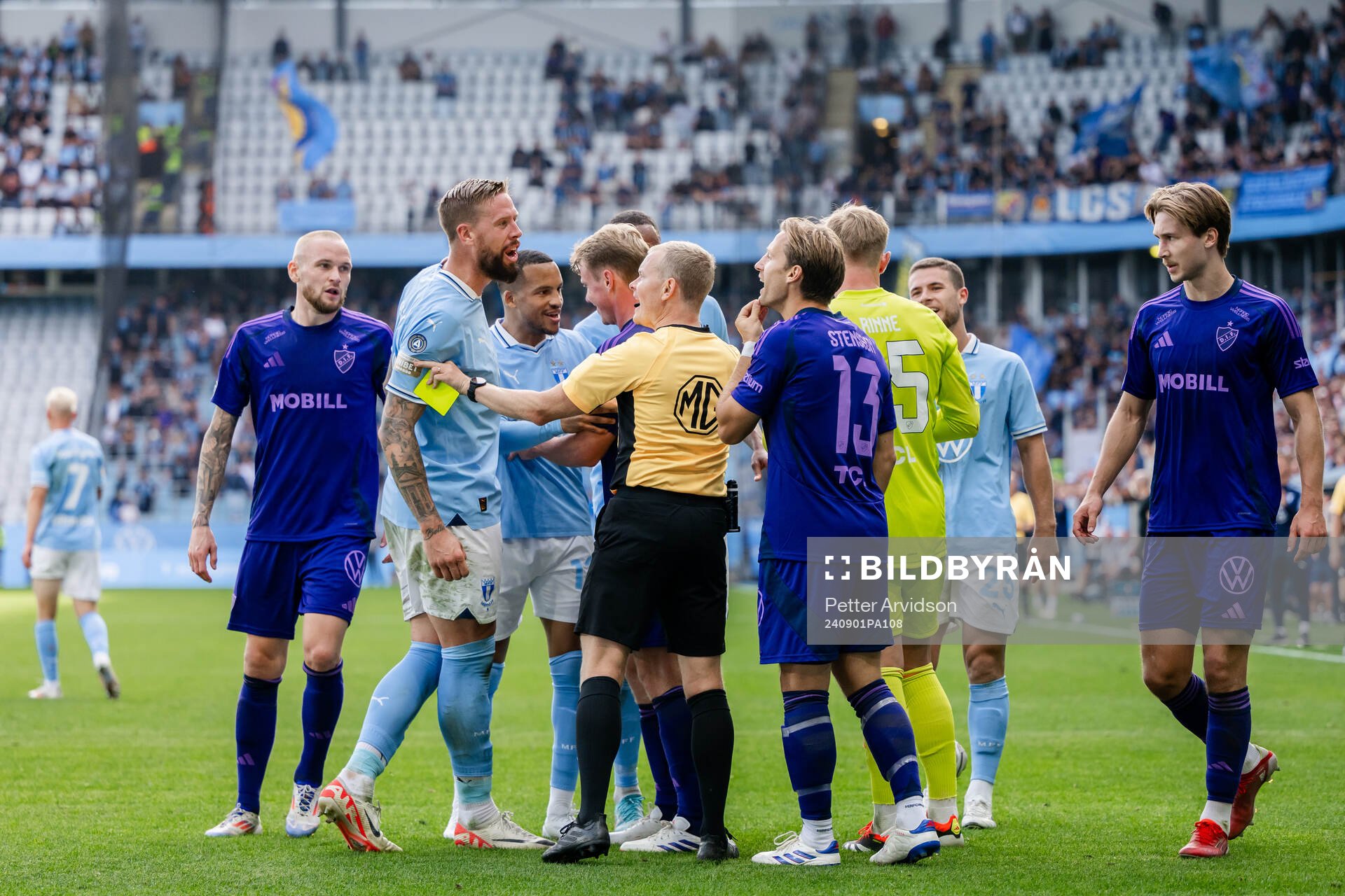 Malmö FFs Pontus Jansson och Djurgårdens Daniel Stensson