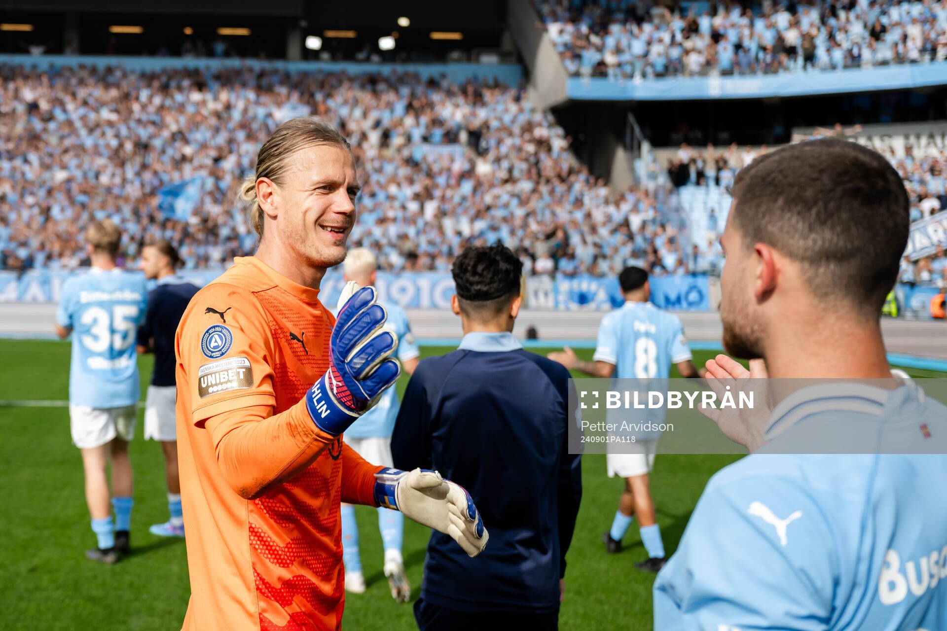 Malmö FFs målvakt Johan Dahlin jublar