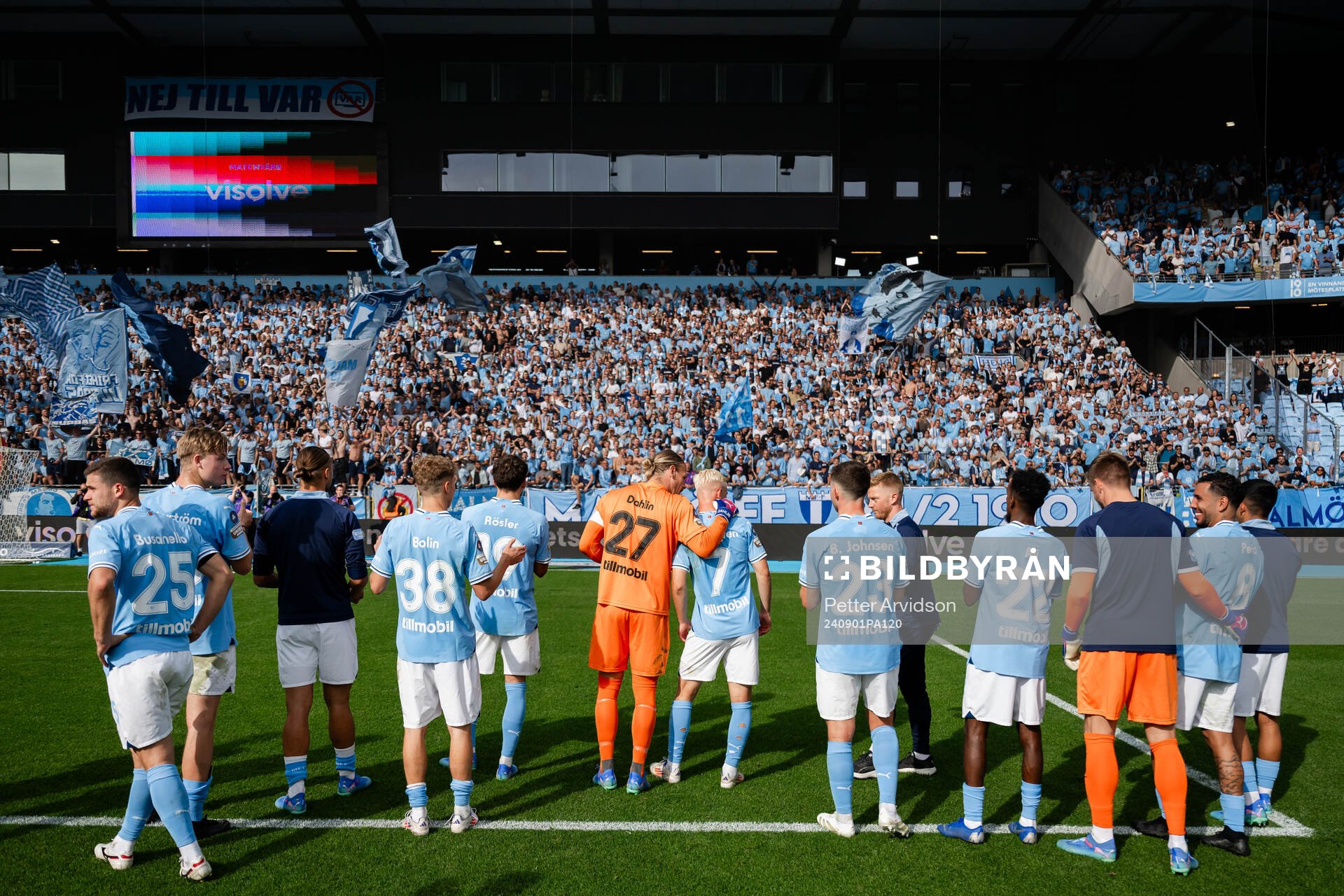 Malmö FFs målvakt Johan Dahlin och Otto Rosengren jublar