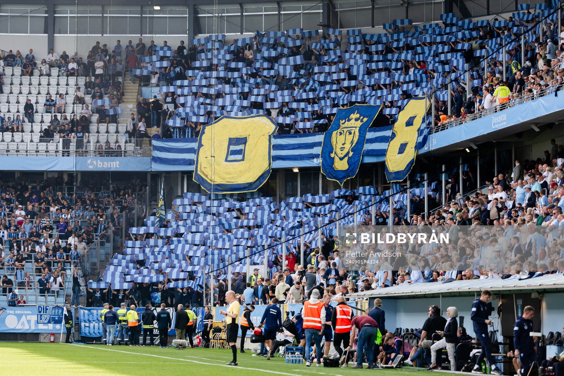 Djurgårdens supportrar med tifo