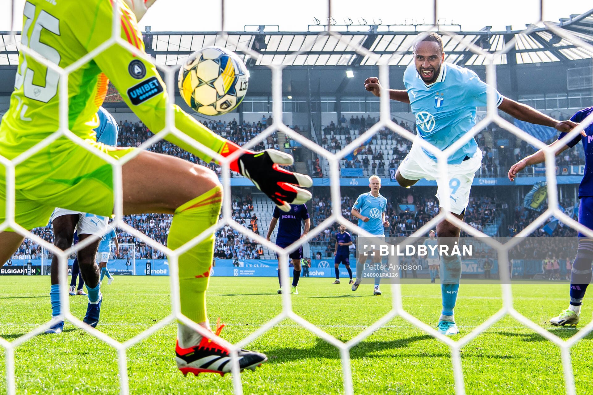 Malmö FFs Isaac Kiese Thelin gör 4-0 mot Djurgårdens