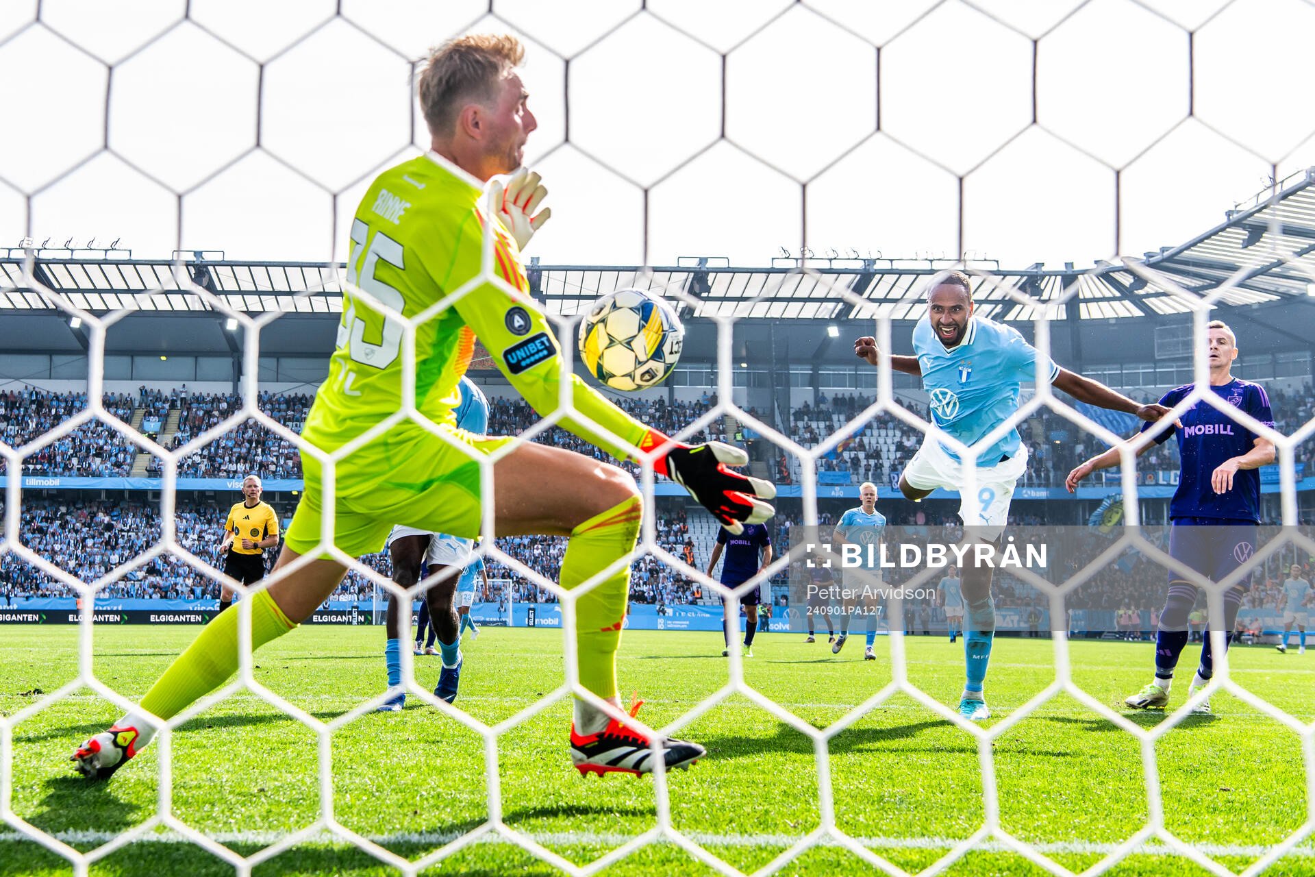 Malmö FFs Isaac Kiese Thelin gör 4-0 mot Djurgårdens