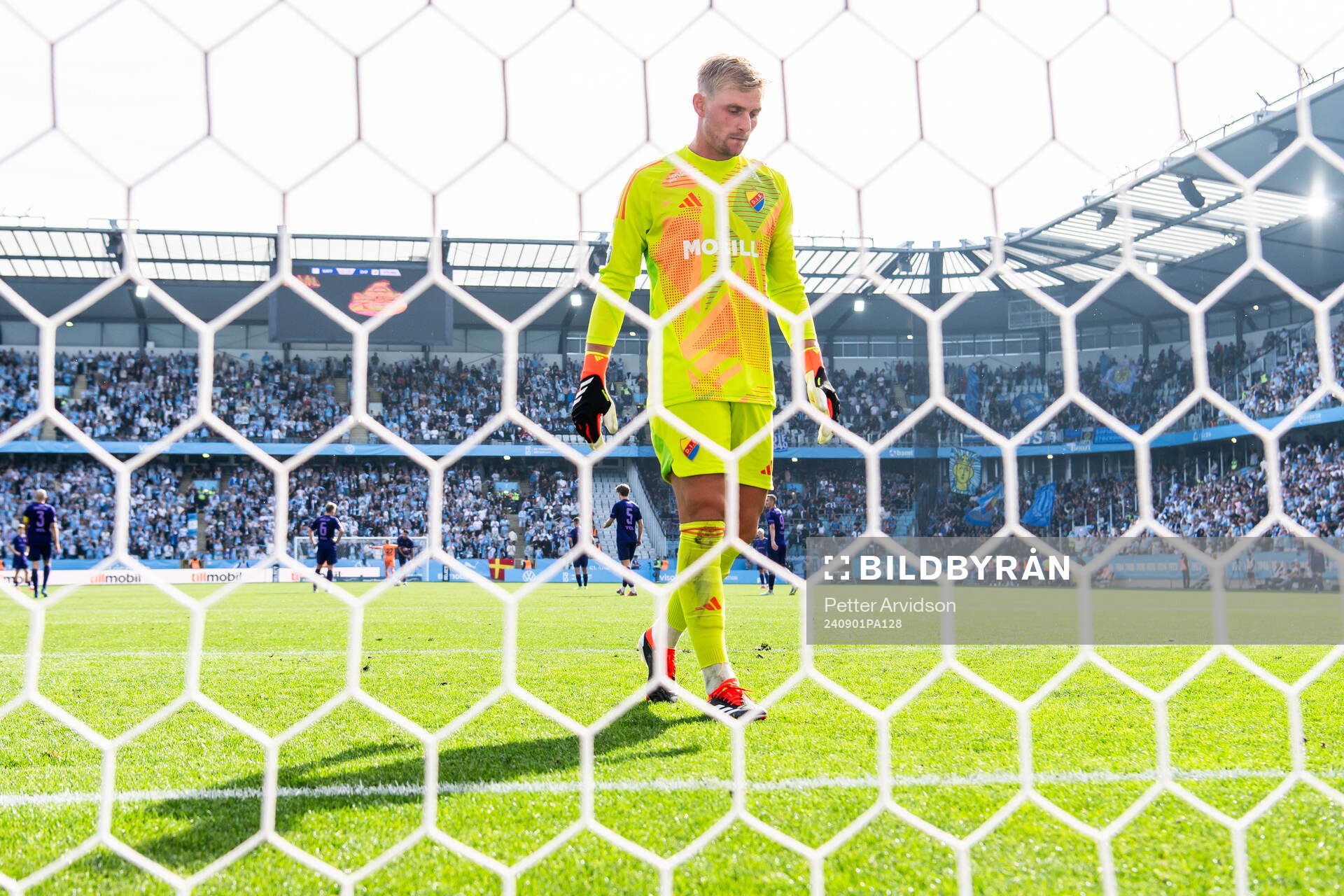 Djurgårdens målvakt Jacob Rinne deppar