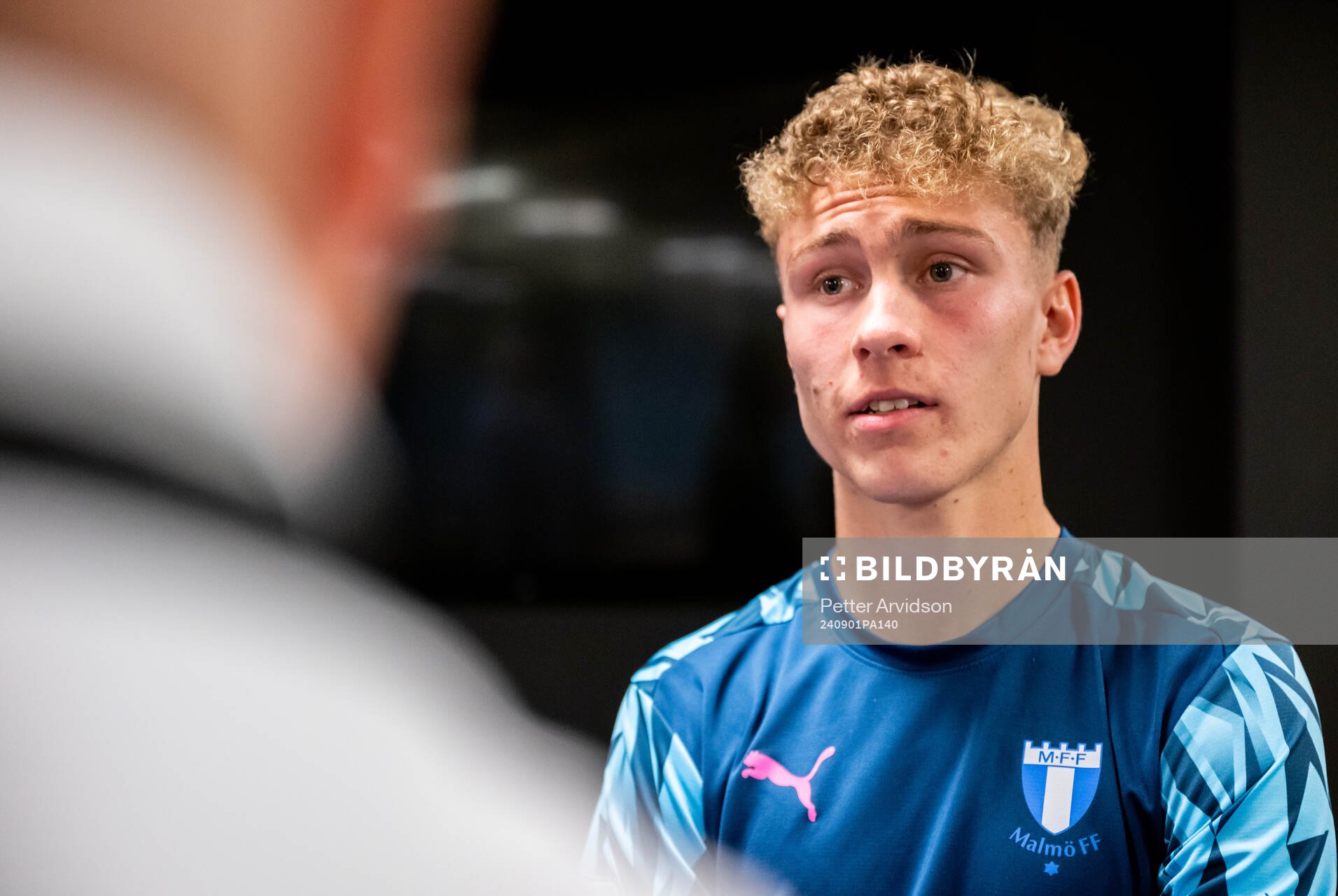 Malmö FFs Hugo Bolin pratar med media