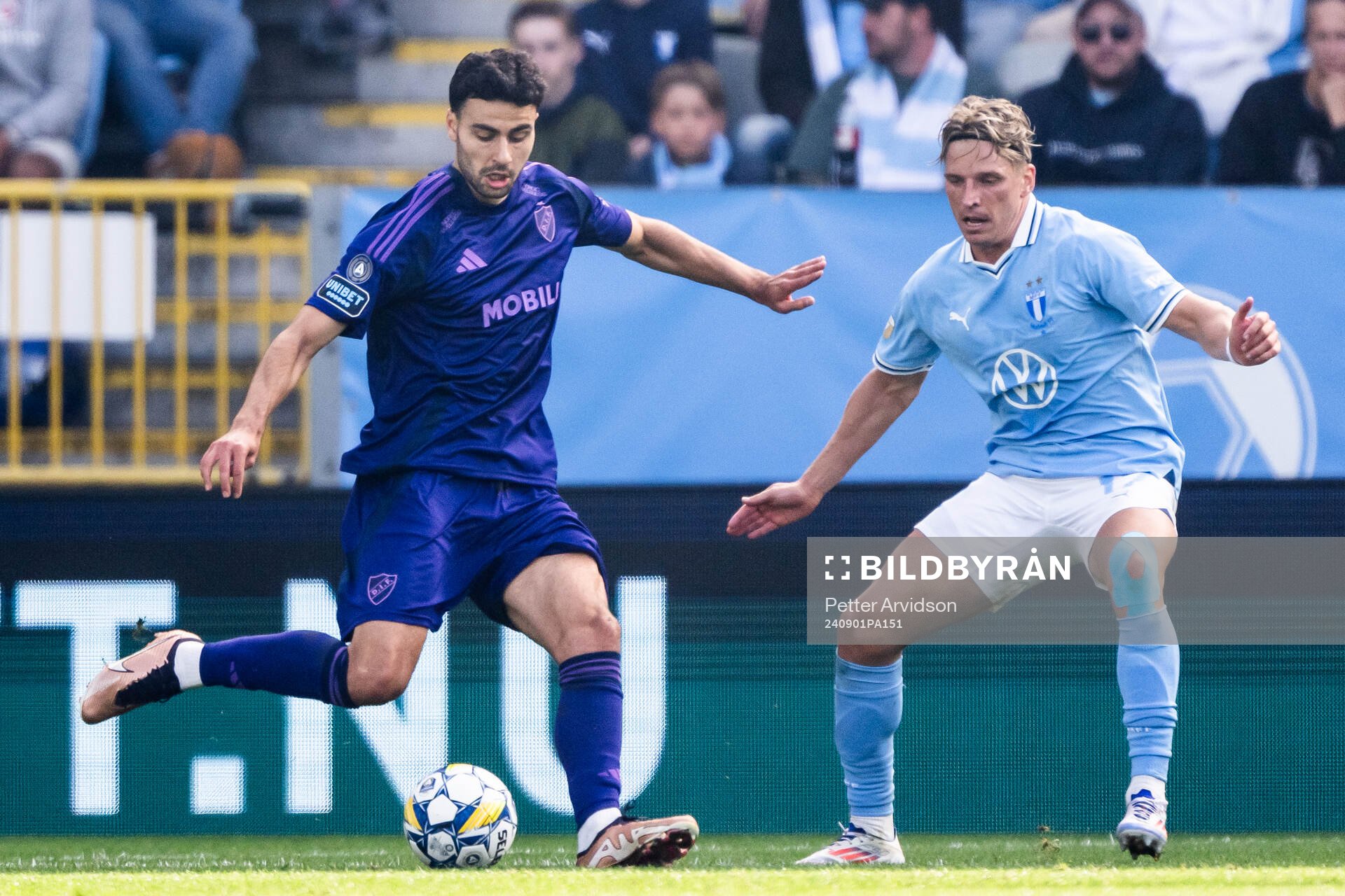 Djurgårdens Deniz Hummet och Malmö FFs Jens Stryger Larsen