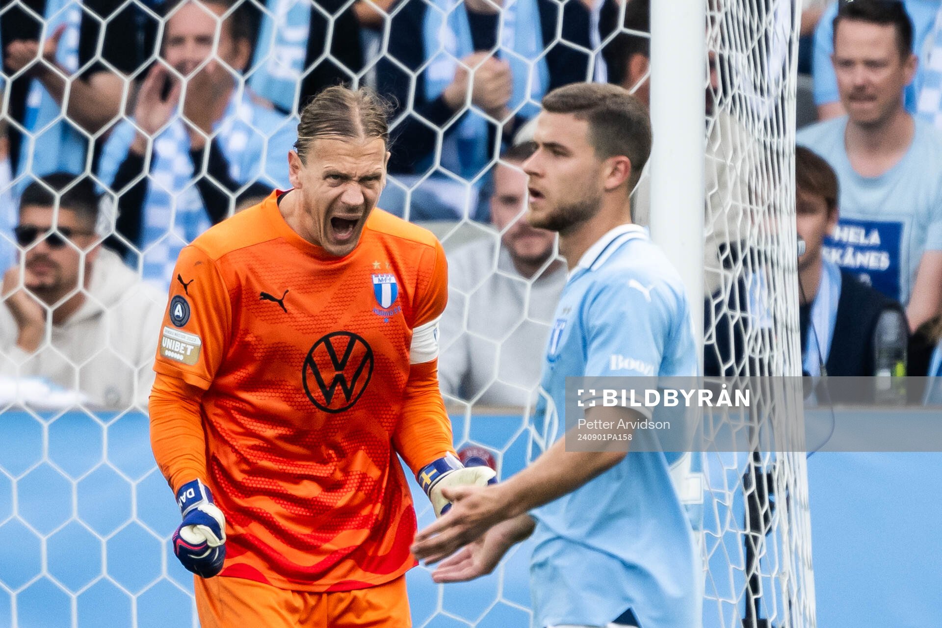 Malmö FFs målvakt Johan Dahlin jublar