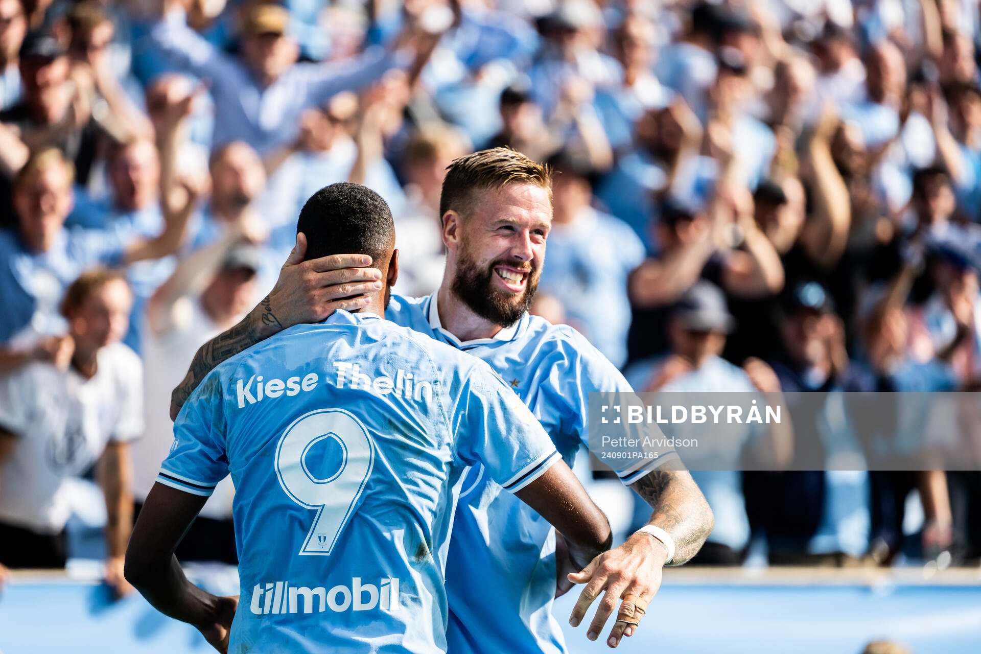 Malmö FFs Isaac Kiese Thelin jublar med Pontus Jansson