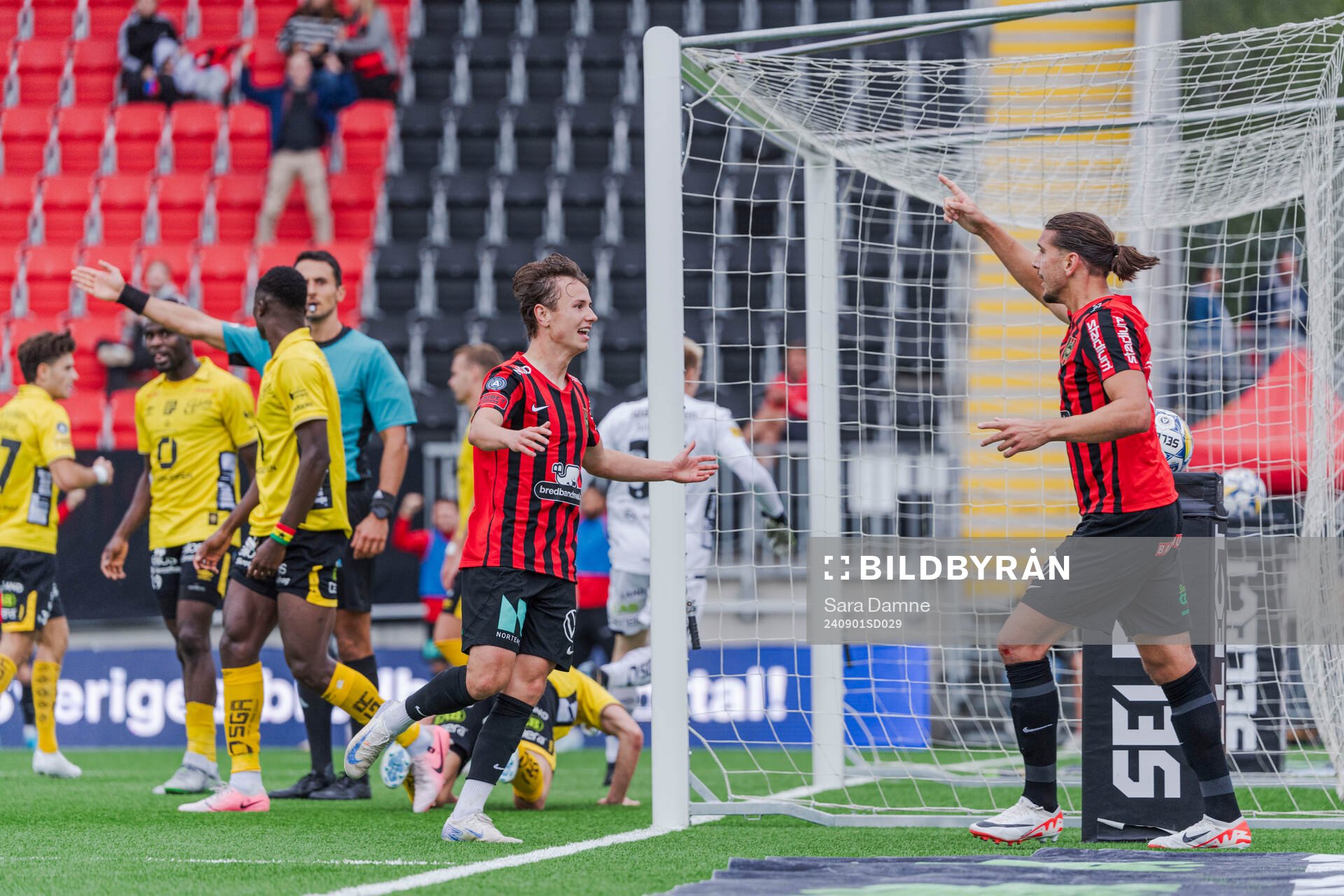 Brommapojkarnas Alex Timossi Andersson och Nikola Vasic