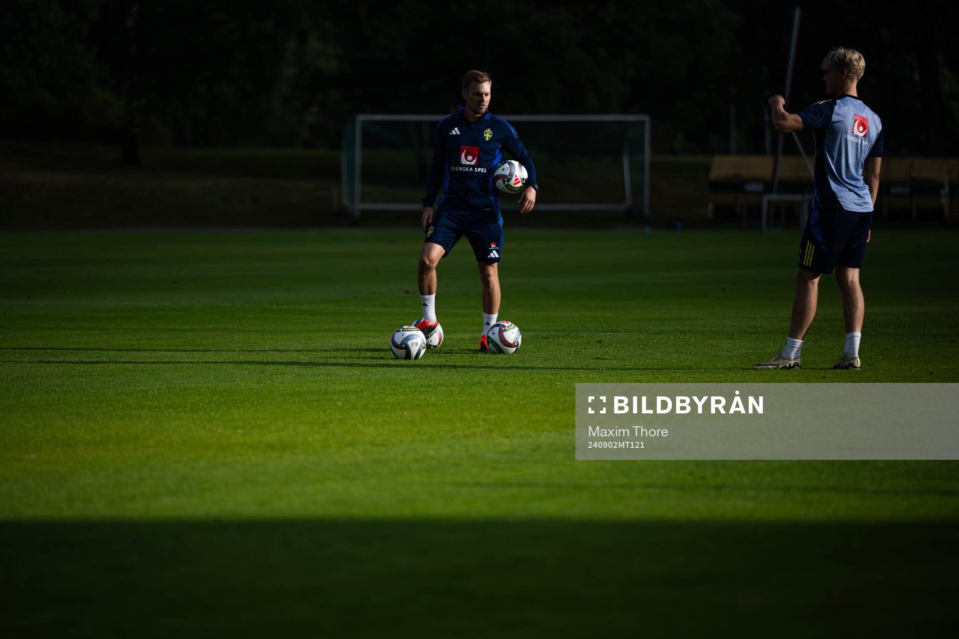 Assistant coach Sebastian Larsson and Lucas Bergwall of the Swedish national football team during a training session on September 2, 2024 in Stockholm.