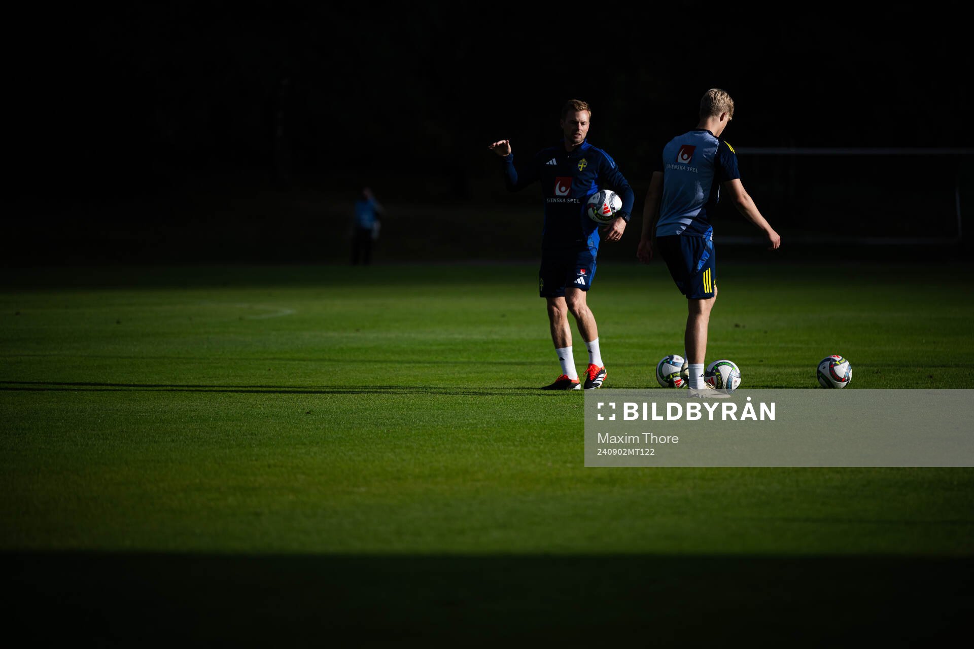 Assistant coach Sebastian Larsson and Lucas Bergwall of the Swedish national football team during a training session on September 2, 2024 in Stockholm.