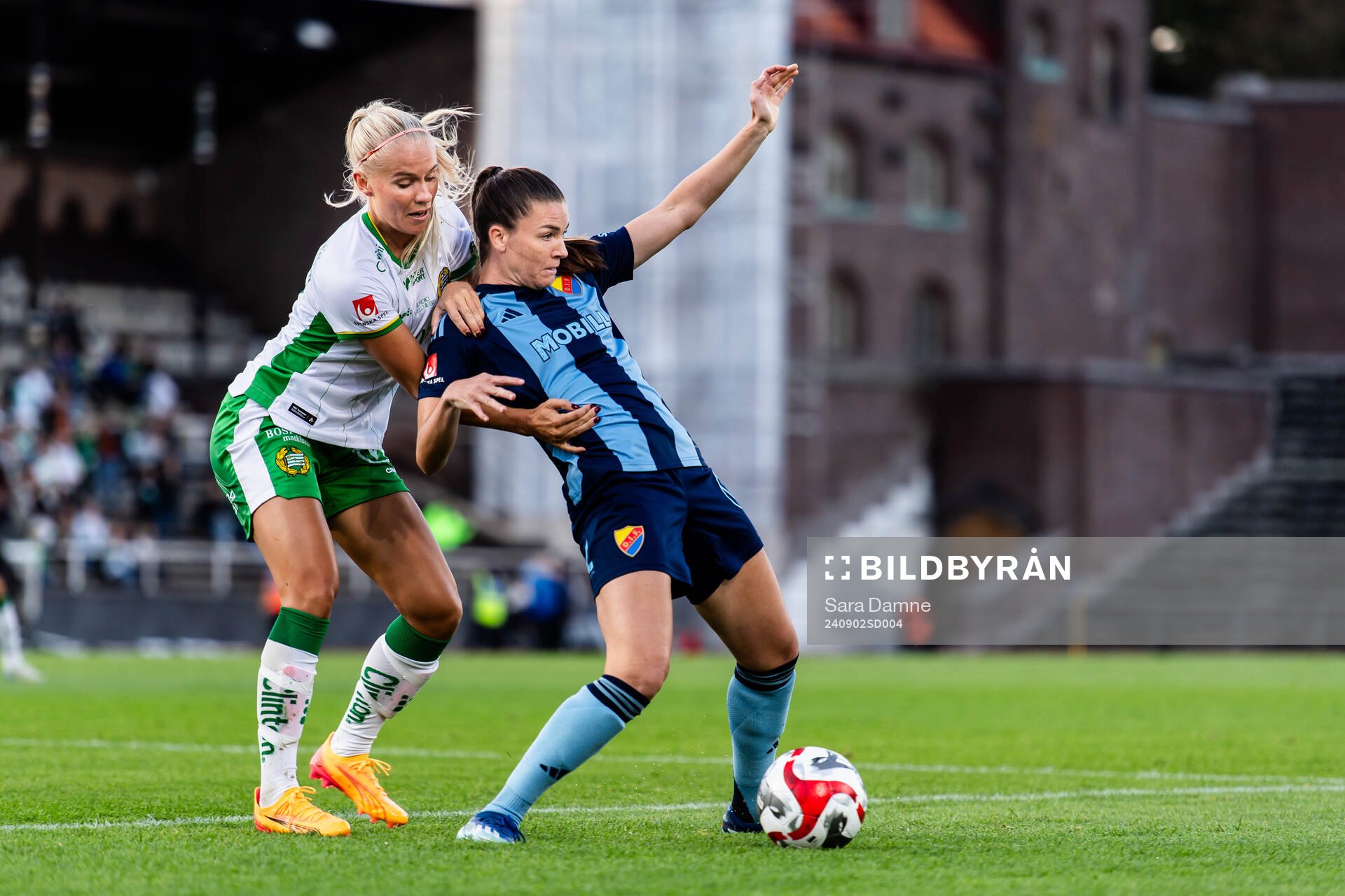 Hammarbys Stina Lennartsson och Djurgårdens Pauline
