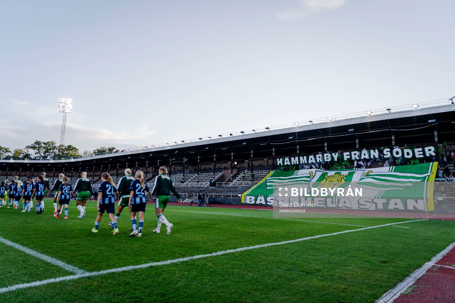 Hammarbys supportrar med ett tifo