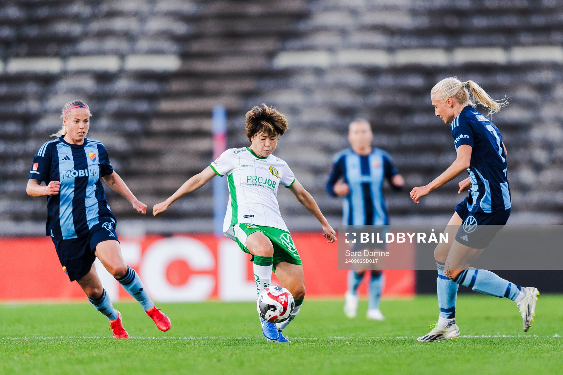 Djurgårdens Therese Åsland, Hammarbys Asato Miyagawa och