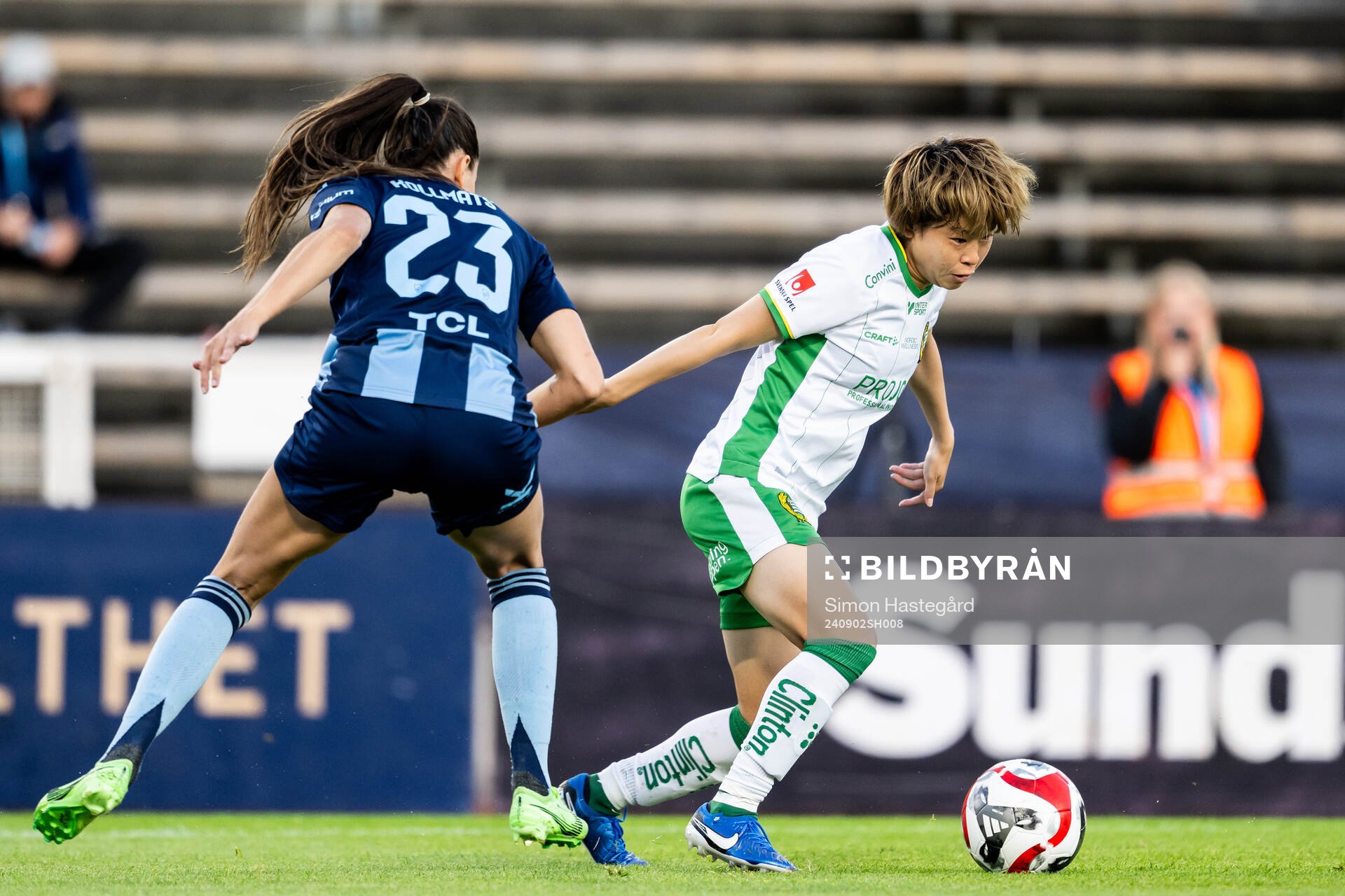 Djurgårdens Beata Kollmats och Hammarbys Asato Miyagawa