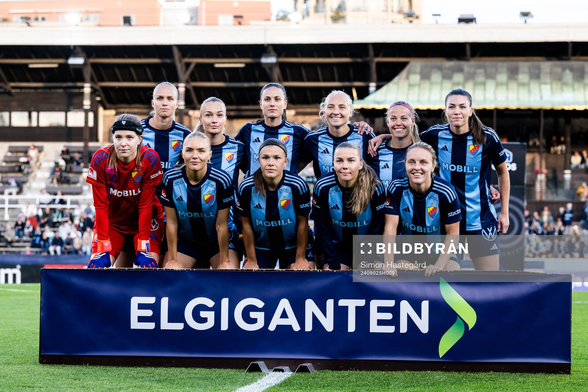 Djurgårdens startelva ställer upp för en lagbild