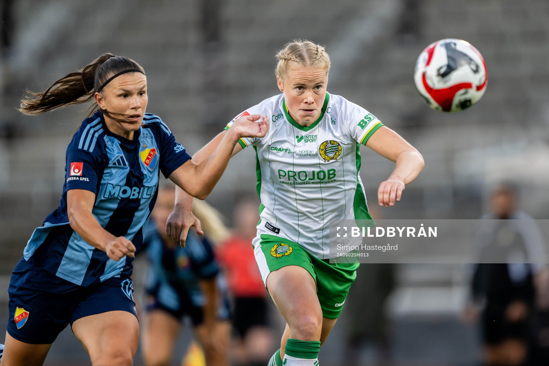Djurgårdens Alexsandra Lobanova och Hammarbys Julie