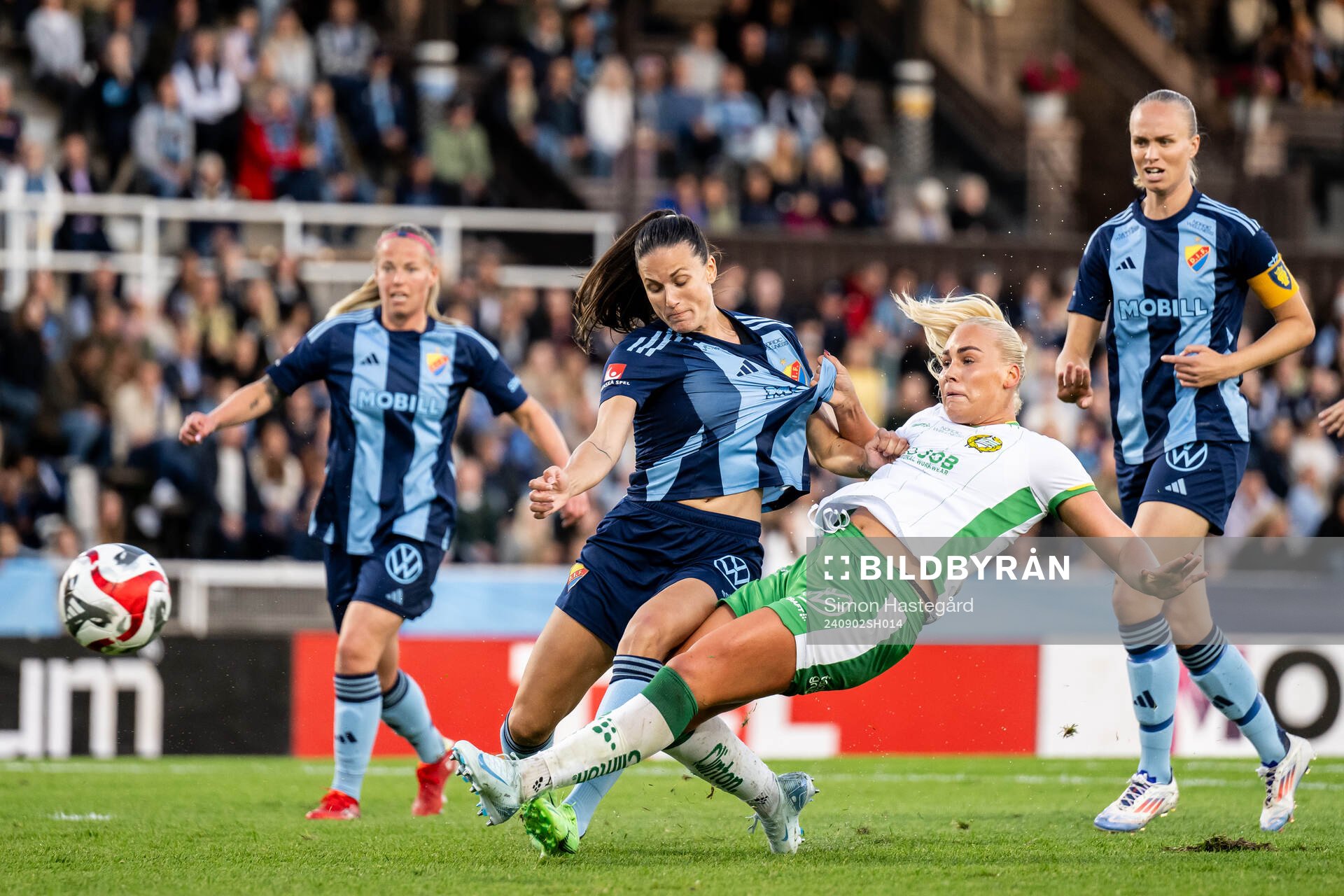 Djurgårdens Beata Kollmats och Hammarbys Cathinka Tandberg