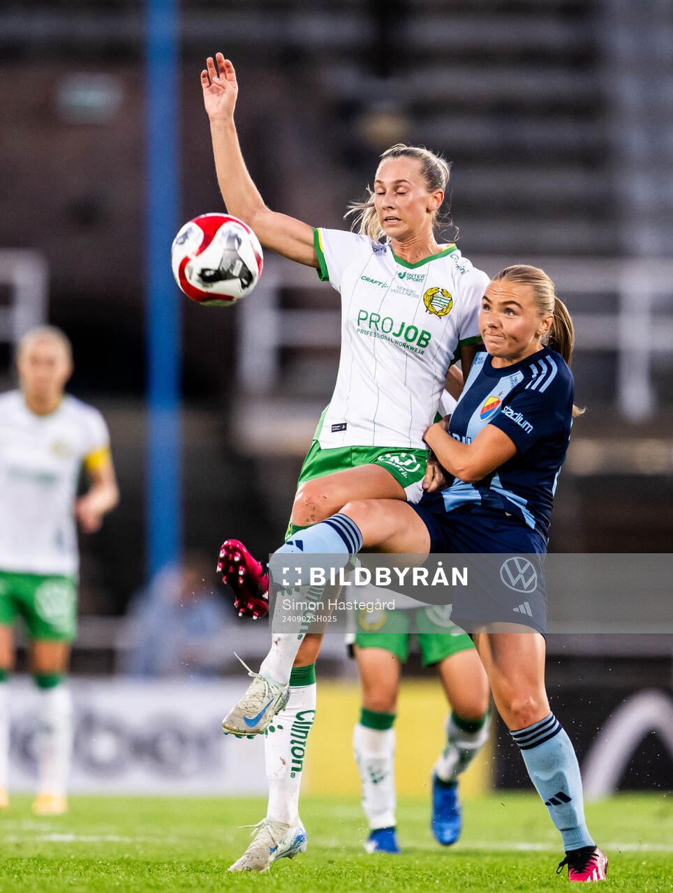 Hammarbys Ellen Wangerheim och Djurgårdens Louise Hvarfner