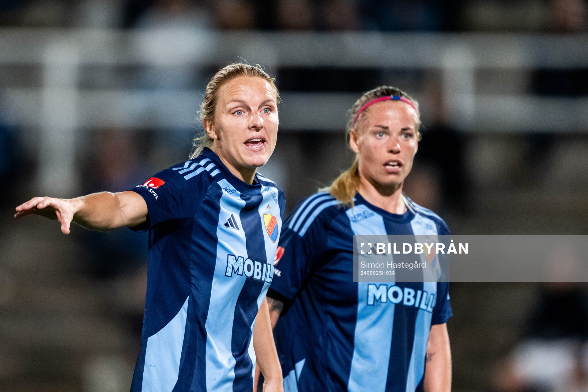 Djurgårdens Mimmi Larsson och Therese Åsland