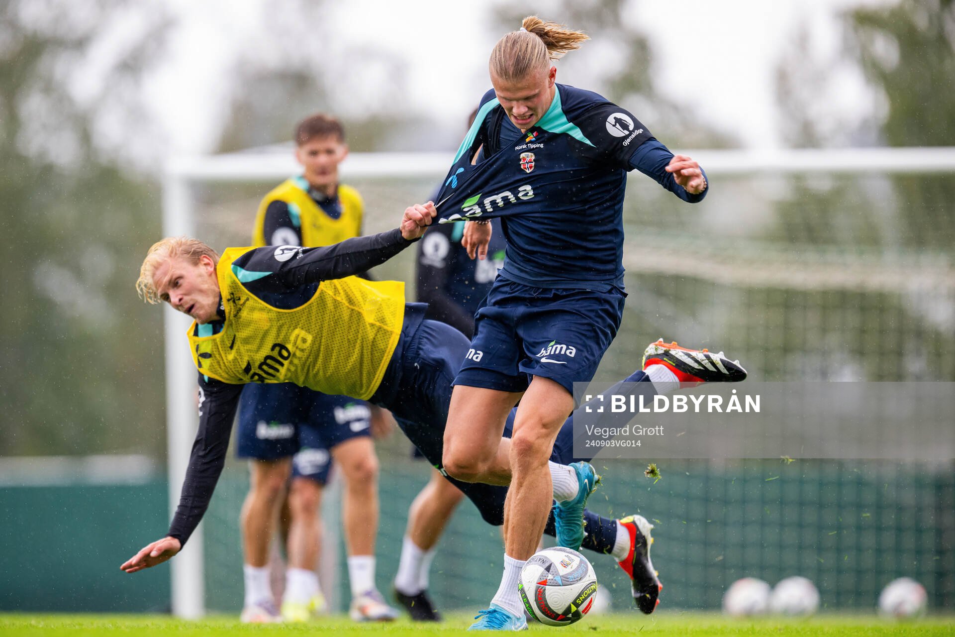 Morten Thorsby and Erling Braut Haaland of the Norwegian