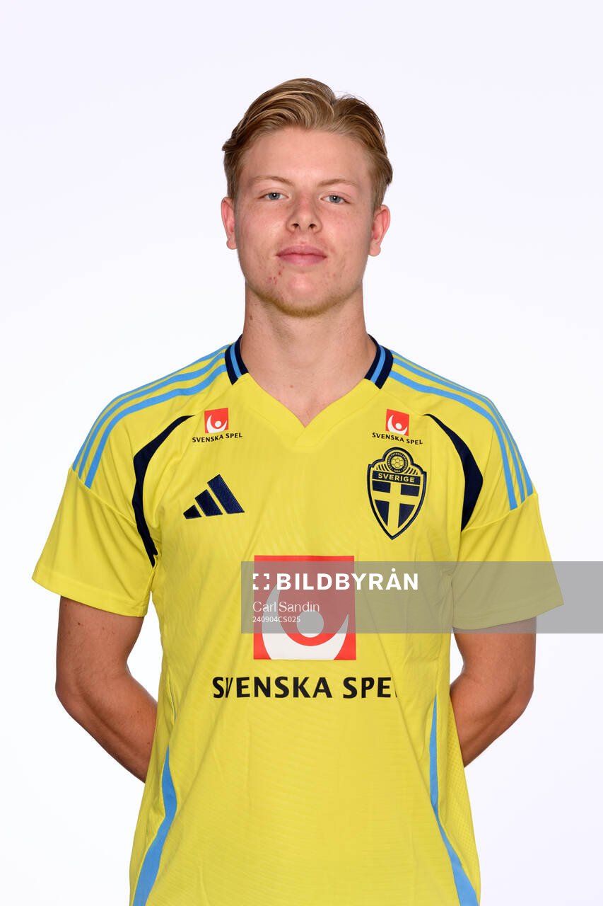 Nils Zätterström poses for at portrait