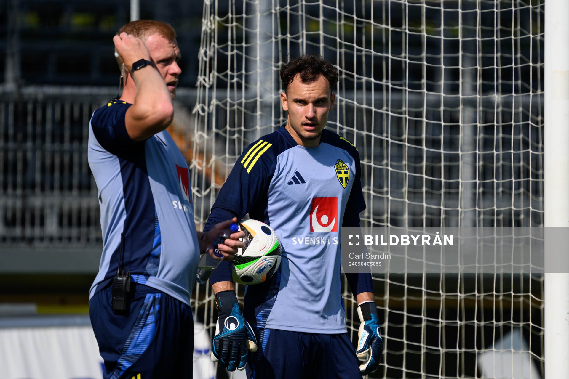 Goalkeeper coach Linus Kandolin and goalkeeper Elis