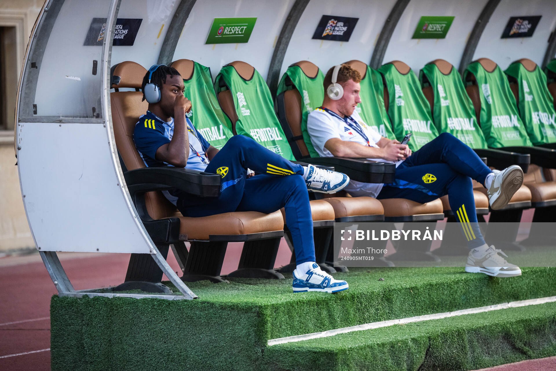 Anthony Elanga and Dejan Kulusevski of Sweden