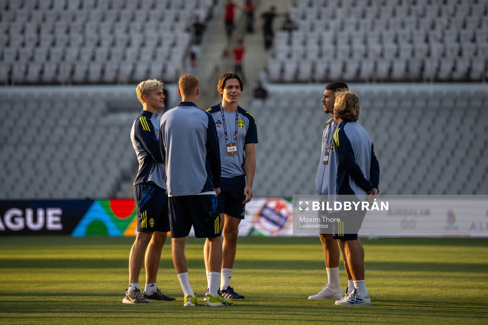 Lucas Bergwall and goalkeeper Jacob Widell Zetterström of Sweden ahead of the Nations League football match between Azerbaijan and Sweden on September 5, 2024 in Baku.