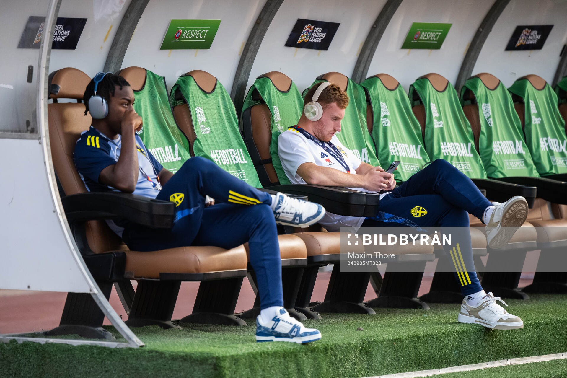 Anthony Elanga and Dejan Kulusevski of Sweden
