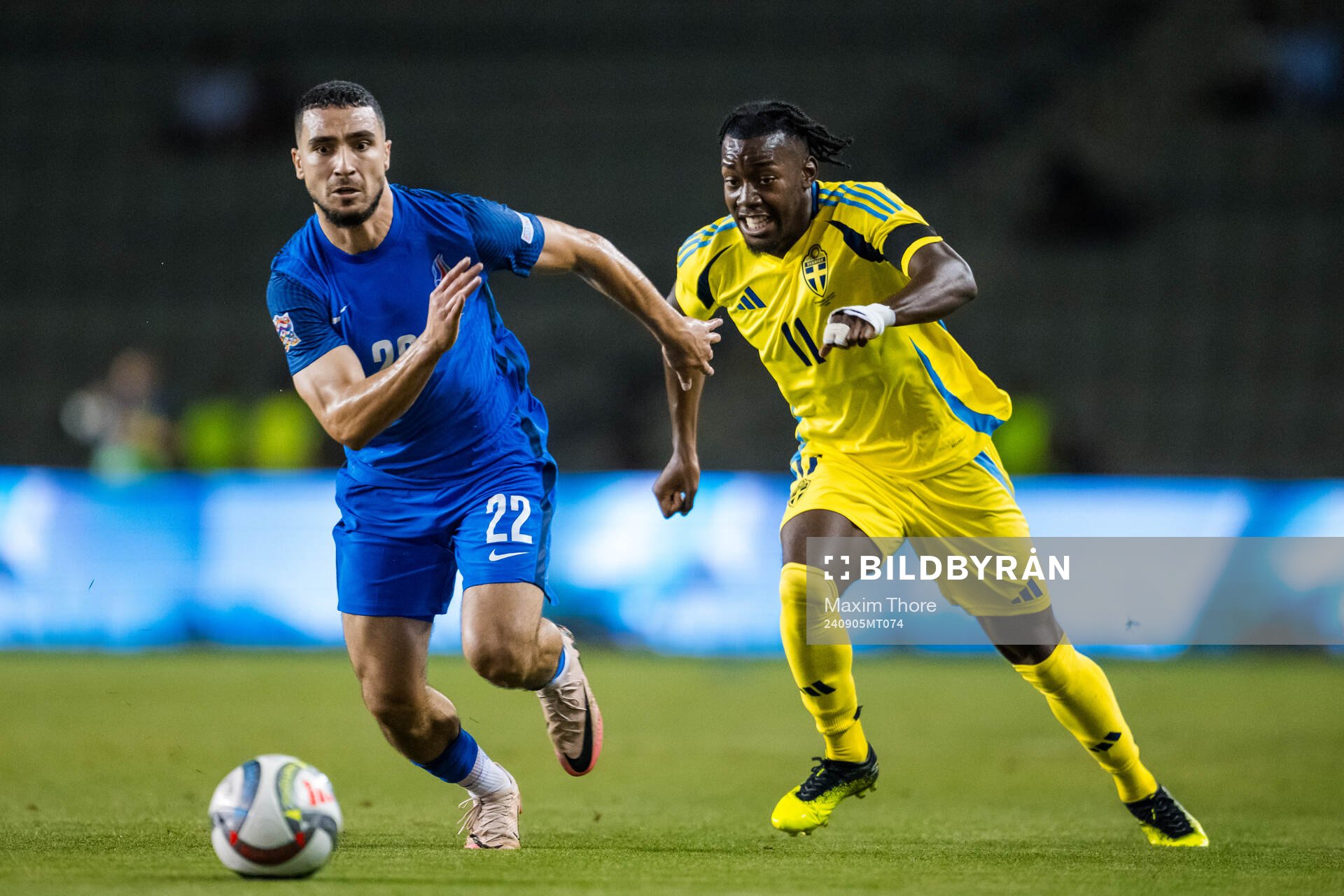 Aleksey Isaev of Azerbaijan and Anthony Elanga of Sweden during the Nations League football match between Azerbaijan and Sweden on September 5, 2024 in Baku.
