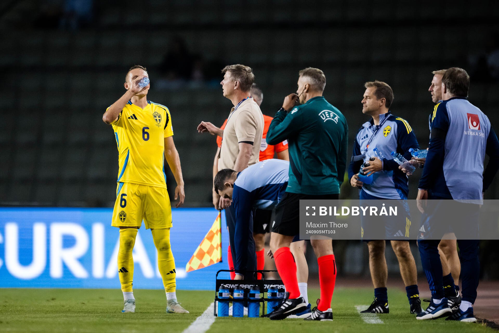 Ludwig Augustinsson and head coach Jon Dahl Tomasson of