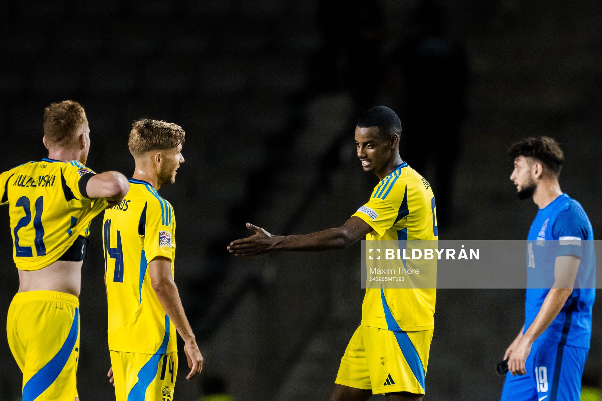 Alexander Isak of Sweden celebrate