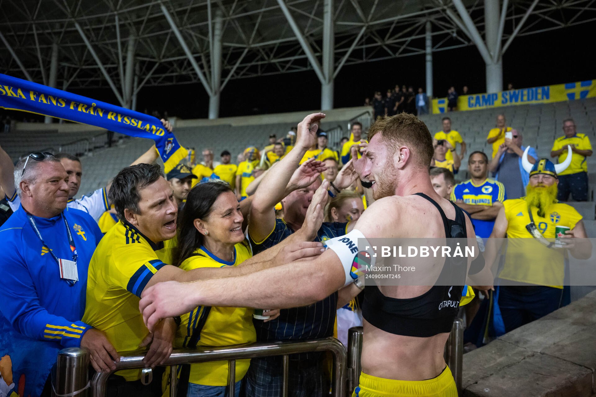 Dejan Kulusevski of Sweden celebrate with supporters