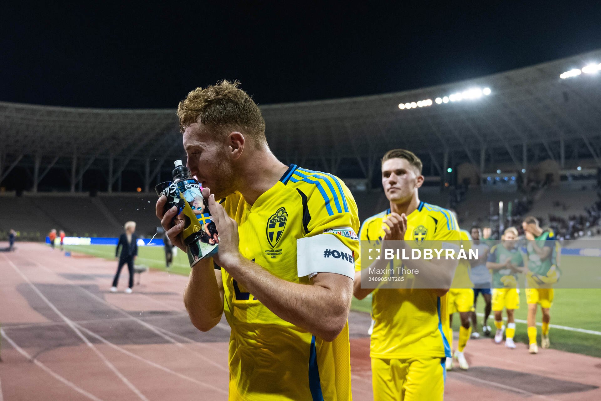 Dejan Kulusevski and Viktor Gyökeres of Sweden celebrate
