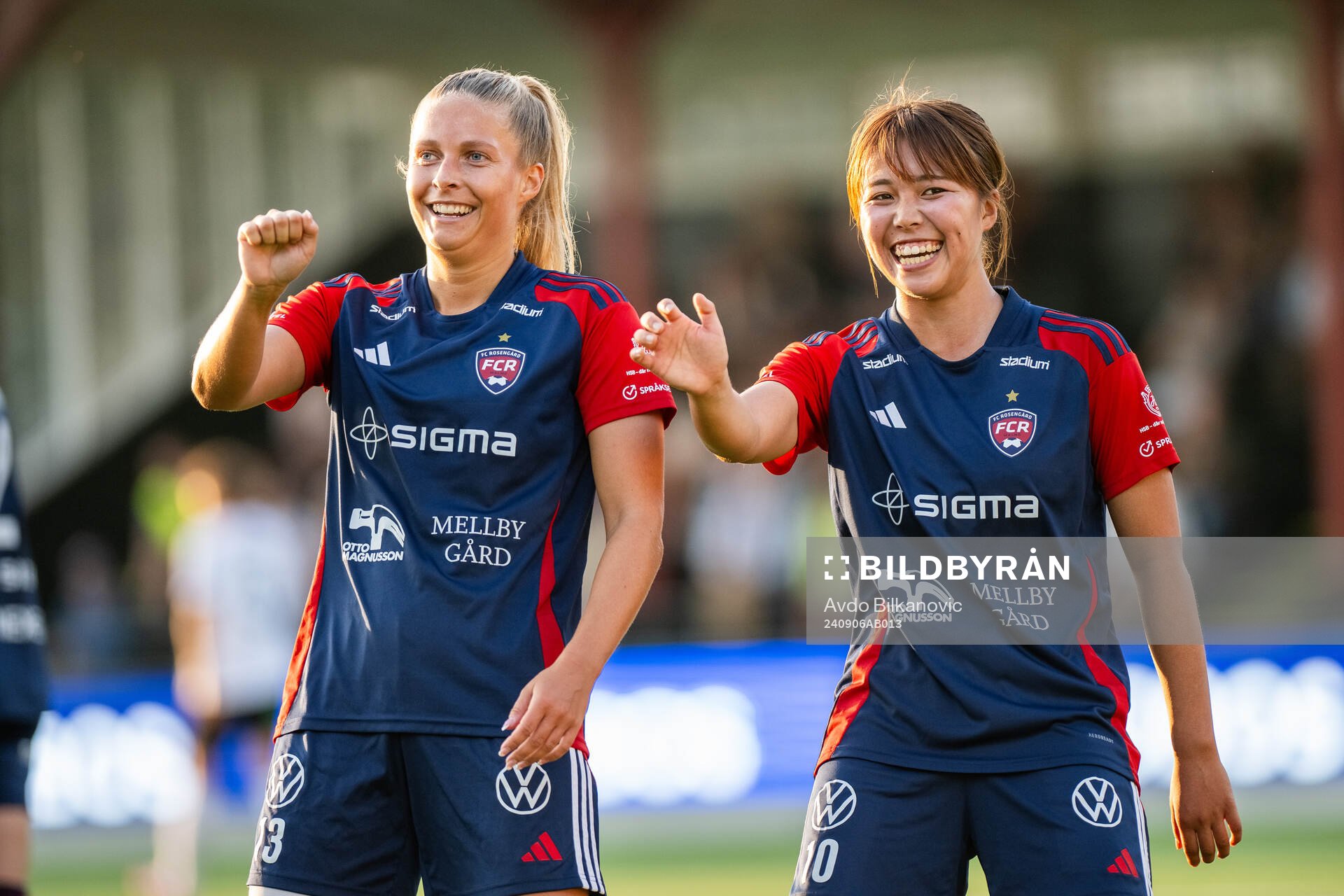 FC Rosengårds Olivia Holdt och Momoko Tanikawa jublar efter 2:0 målet under fotbollsmatchen i Damallsvenskan mellan FC Rosengård och Brommapojkarna den 6 september 2024 i Malmö.