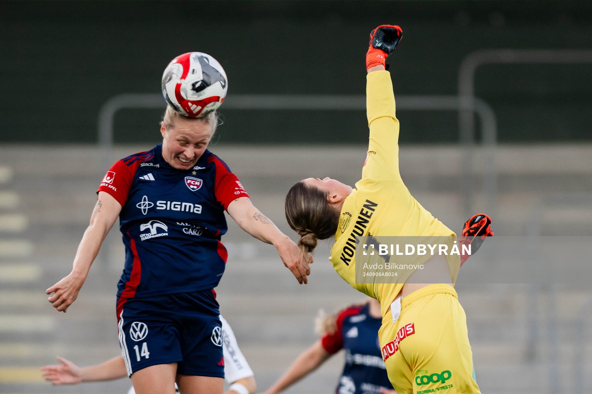 FC Rosengårds Emilia Larsson och Brommapojkarnas målvakt
