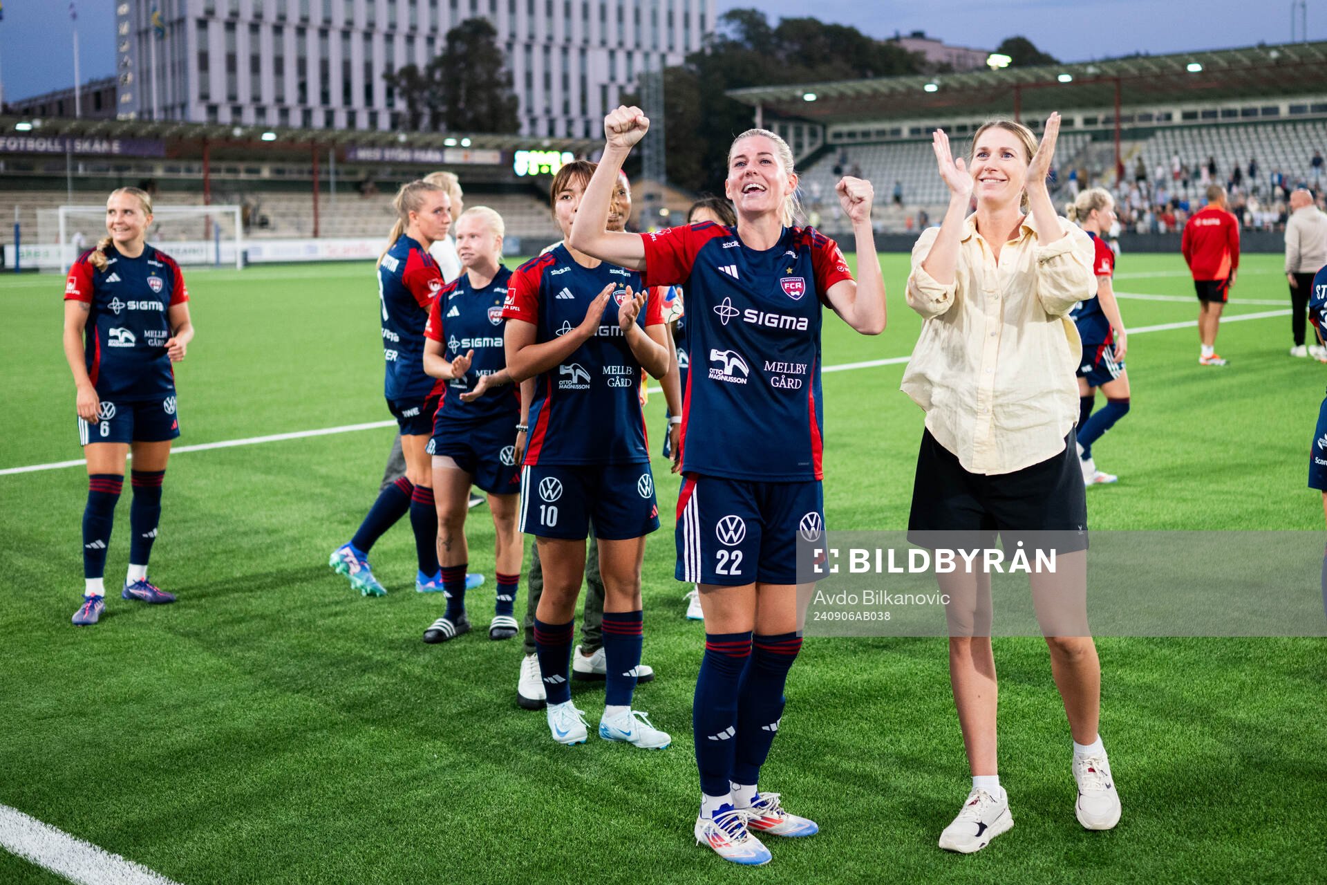 FC Rosengårds Olivia Schough jublar