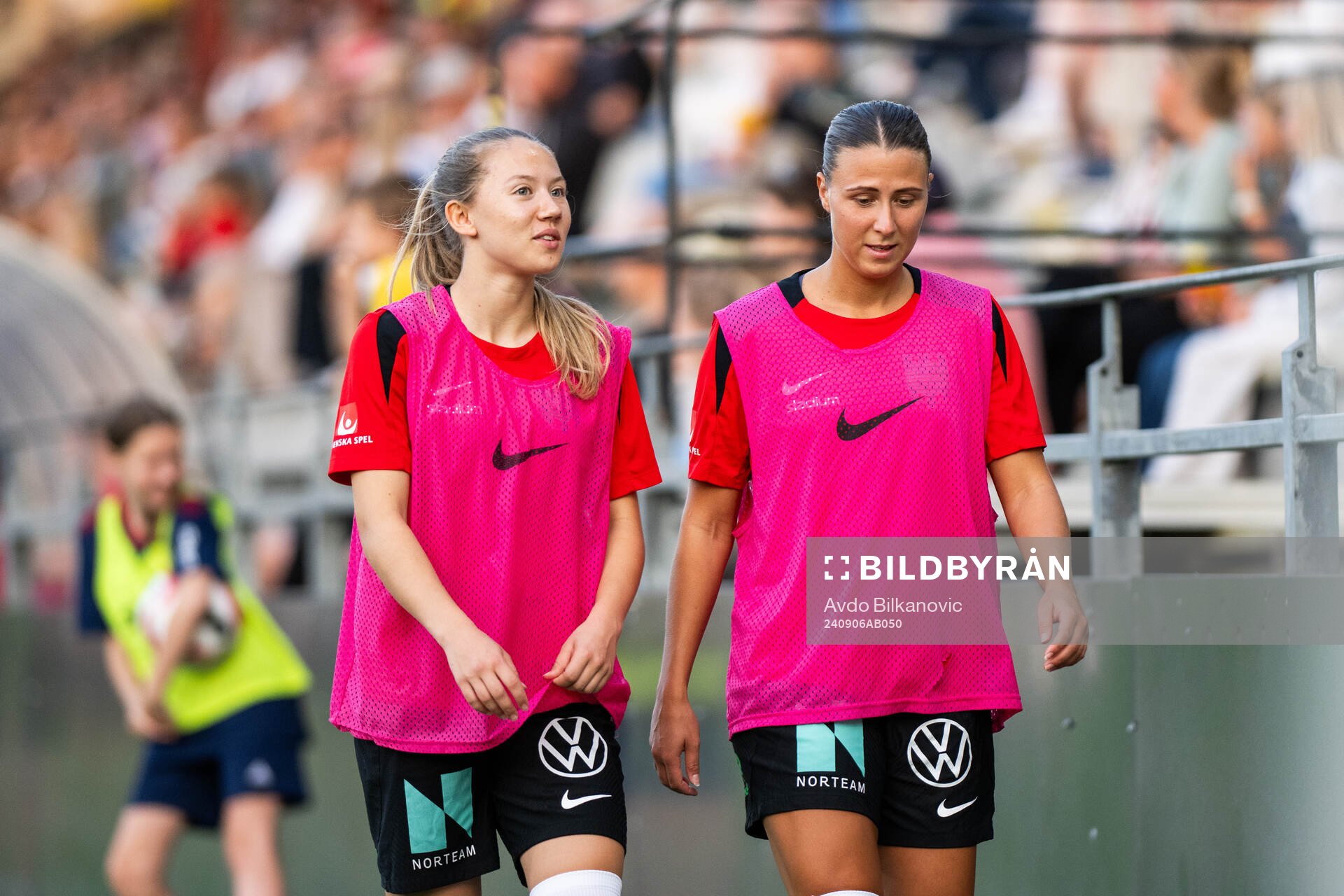 Brommapojkarnas Paula Broddner Klingspor till vänster under fotbollsmatchen i Damallsvenskan mellan FC Rosengård och Brommapojkarna den 6 september 2024 i Malmö.