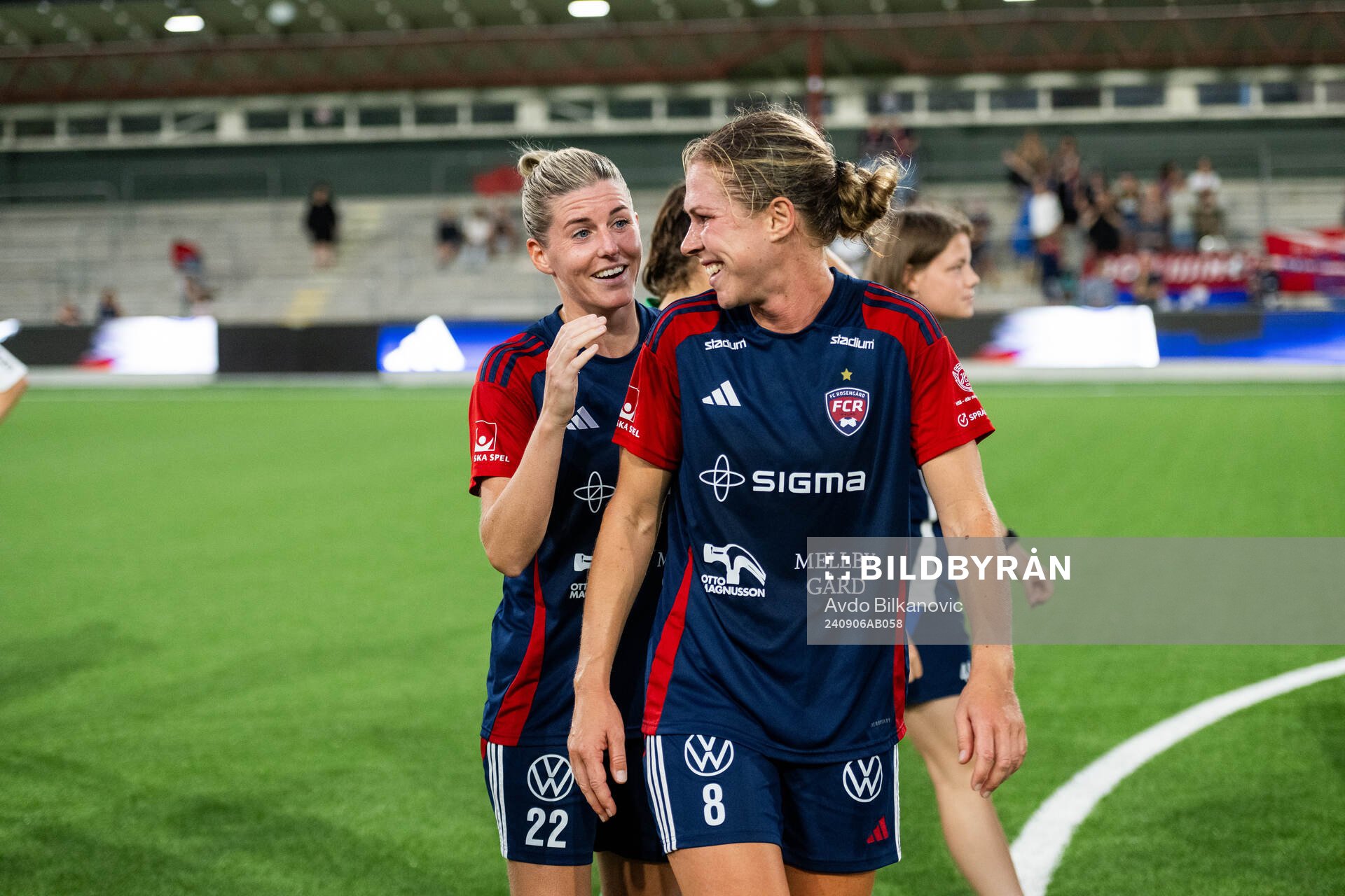 FC Rosengårds Olivia Schough och Rebecca Knaak jublar