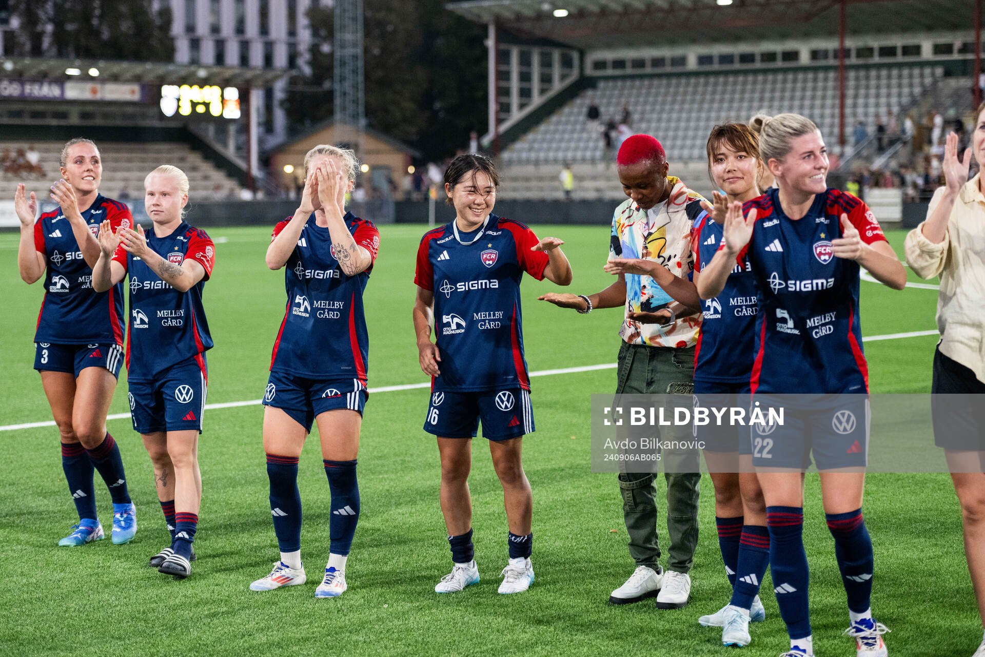 FC Rosengårds Gudrun Arnardottir, Anni Hartikainen, Emilia Larsson och Mai Kadowaki jublar efter slutsignalen under fotbollsmatchen i Damallsvenskan mellan FC Rosengård och Brommapojkarna den 6 september 2024 i Malmö.