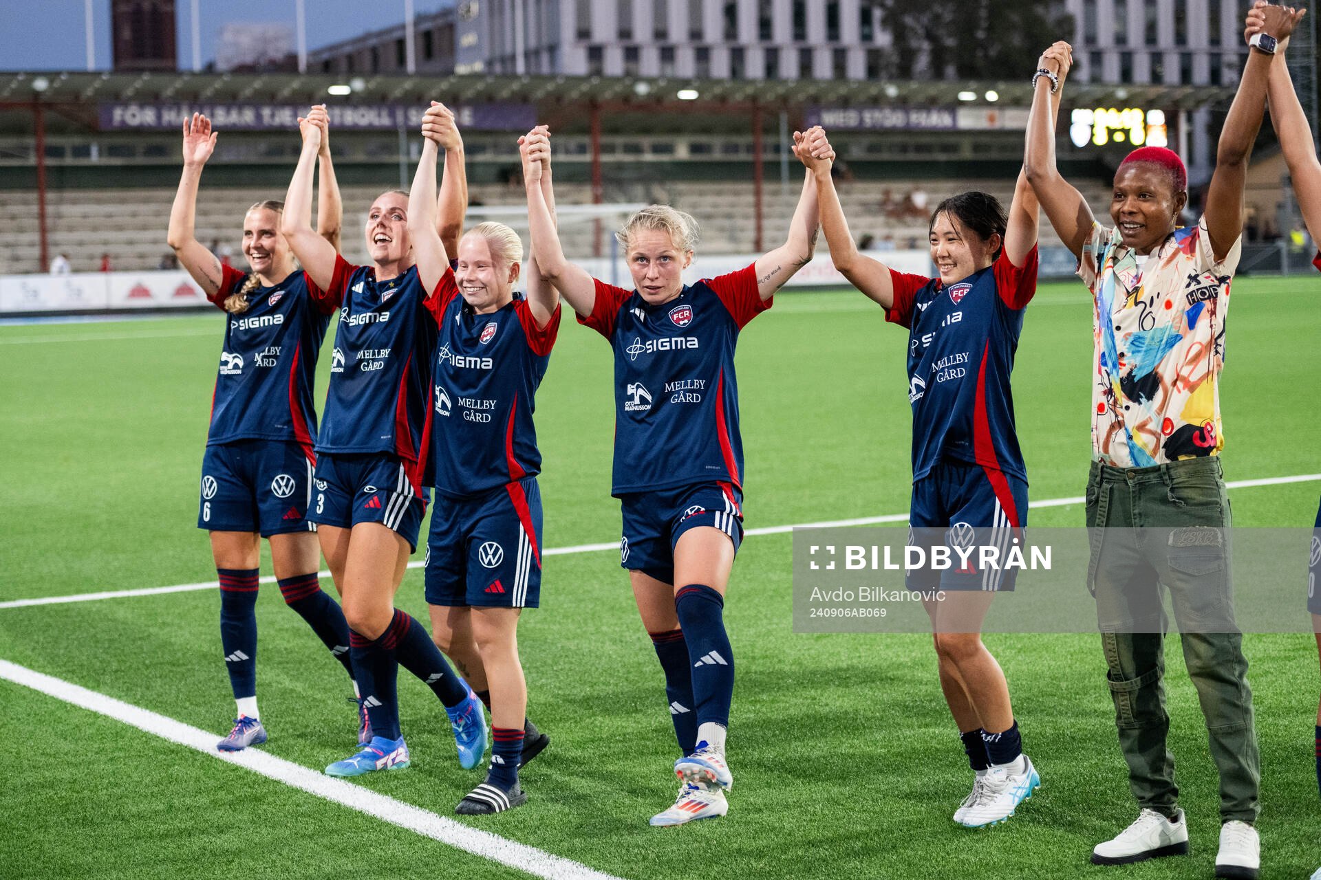 FC Rosengårds spelare jublar