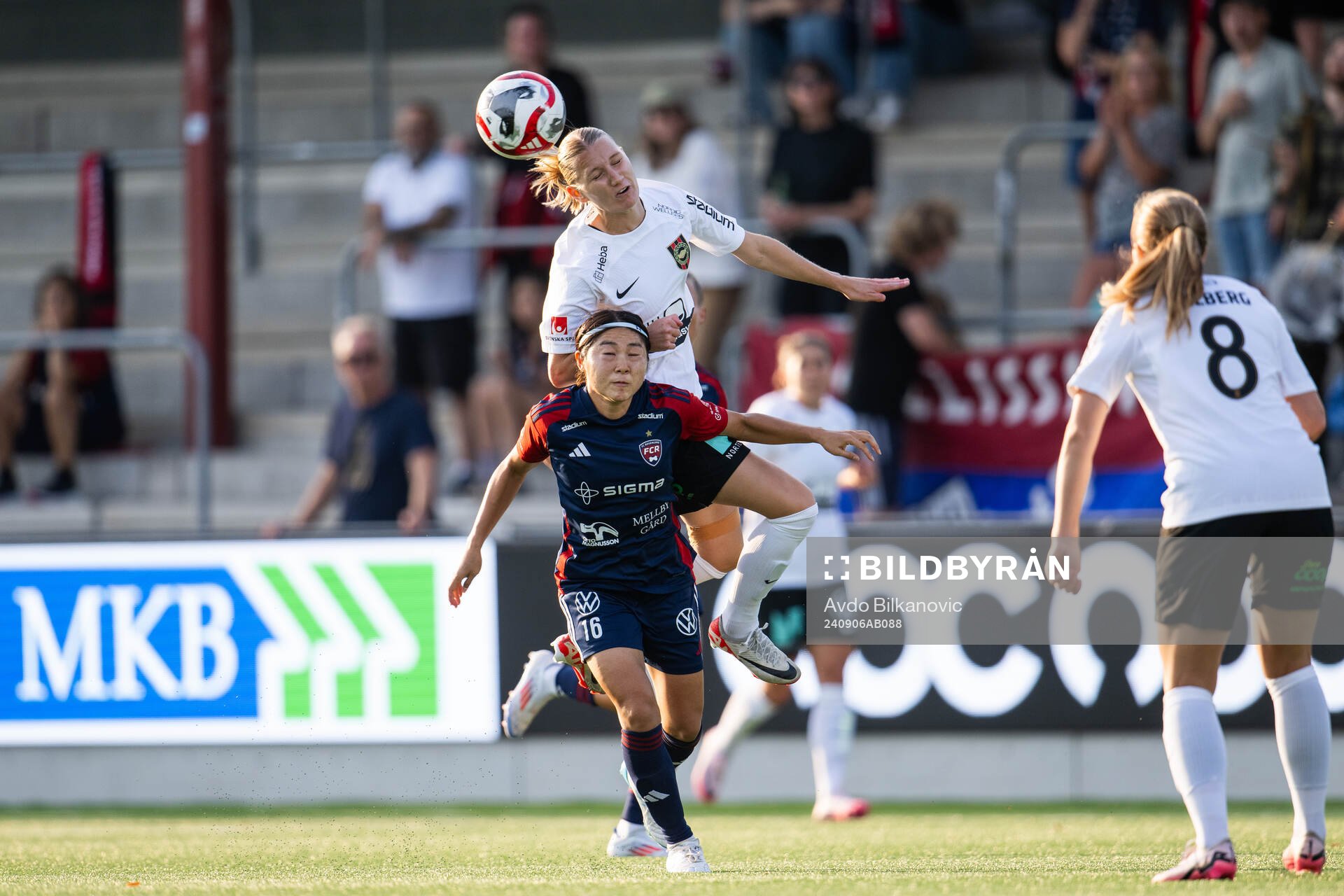 FC Rosengårds Mai Kadowaki i nickduell mot Brommapojkarnas Sara Olai under fotbollsmatchen i Damallsvenskan mellan FC Rosengård och Brommapojkarna den 6 september 2024 i Malmö.
