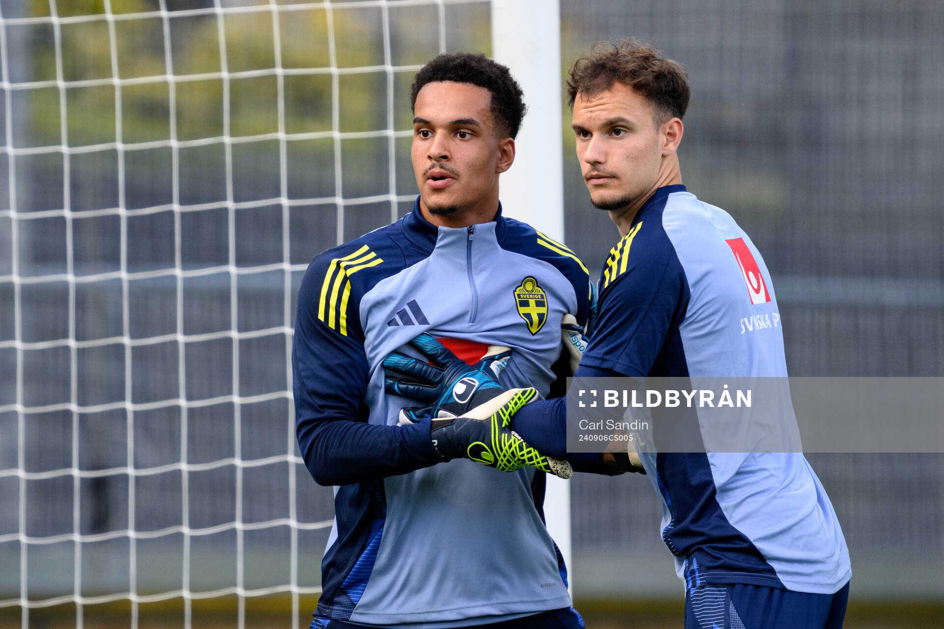 Goalkeepers Oliver Dovin and Elis Bishesari of Sweden