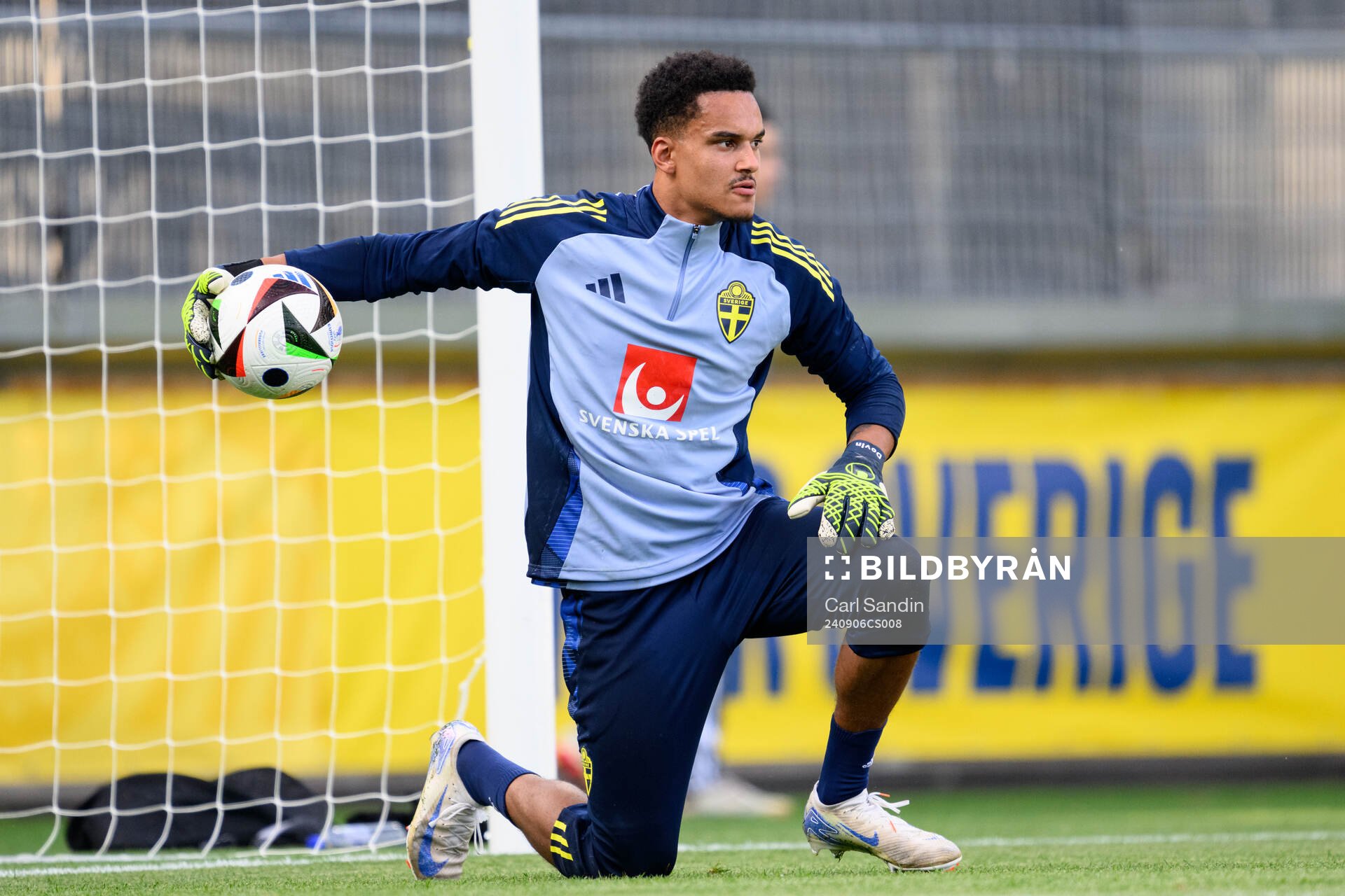 Goalkeeper Oliver Dovin of Sweden
