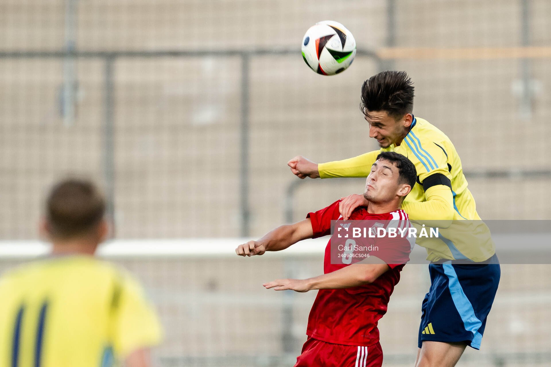 Kyle Clinton of Gibraltar and Noah Eile of Sweden