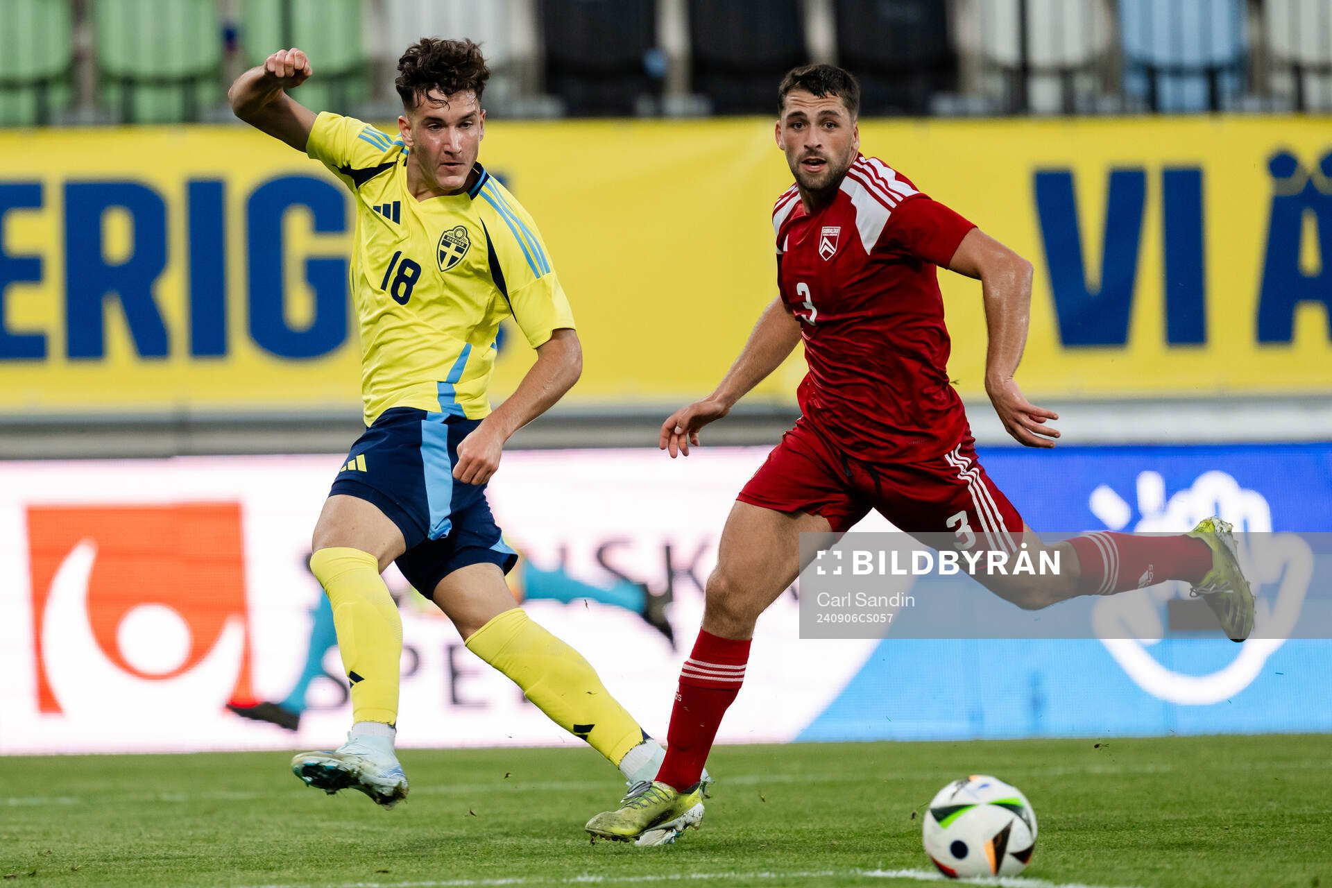 Deniz Gul of Sweden and Samuel Yeo of Gibraltar